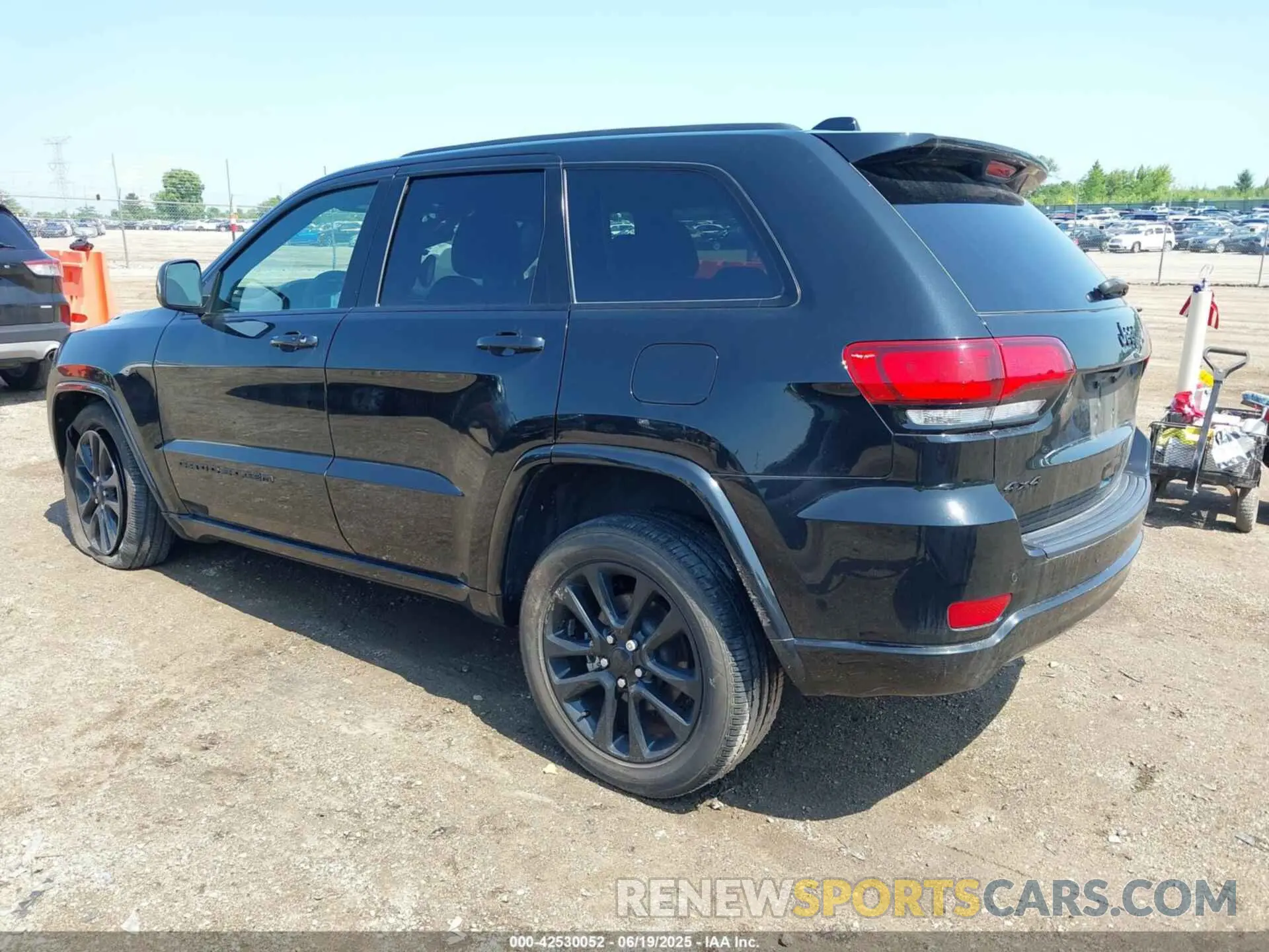 3 Photograph of a damaged car 1C4RJFAGXNC146821 JEEP GRAND CHEROKEE WK 2022