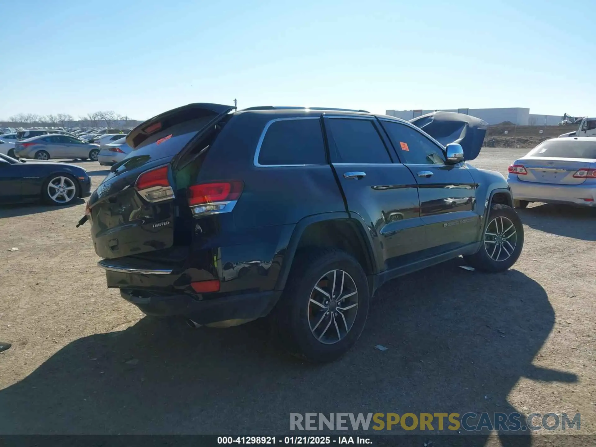 4 Photograph of a damaged car 1C4RJFBG3NC166164 JEEP GRAND CHEROKEE WK 2022