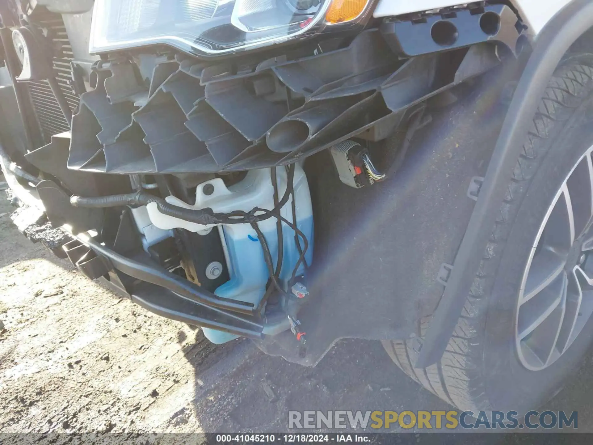 12 Photograph of a damaged car 1C4RJFBG6NC176557 JEEP GRAND CHEROKEE WK 2022