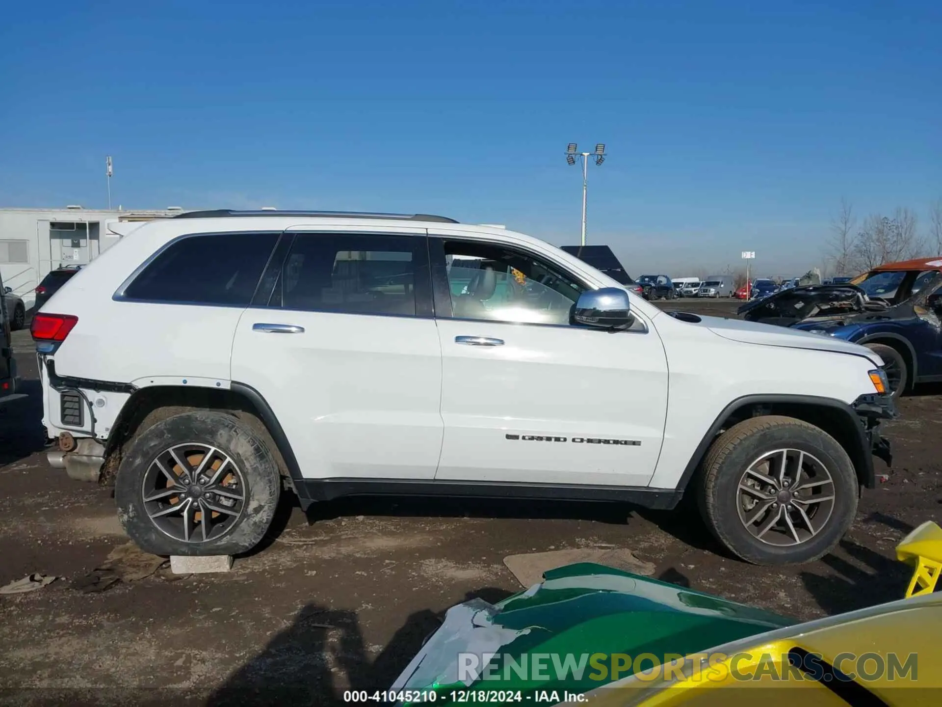 14 Photograph of a damaged car 1C4RJFBG6NC176557 JEEP GRAND CHEROKEE WK 2022