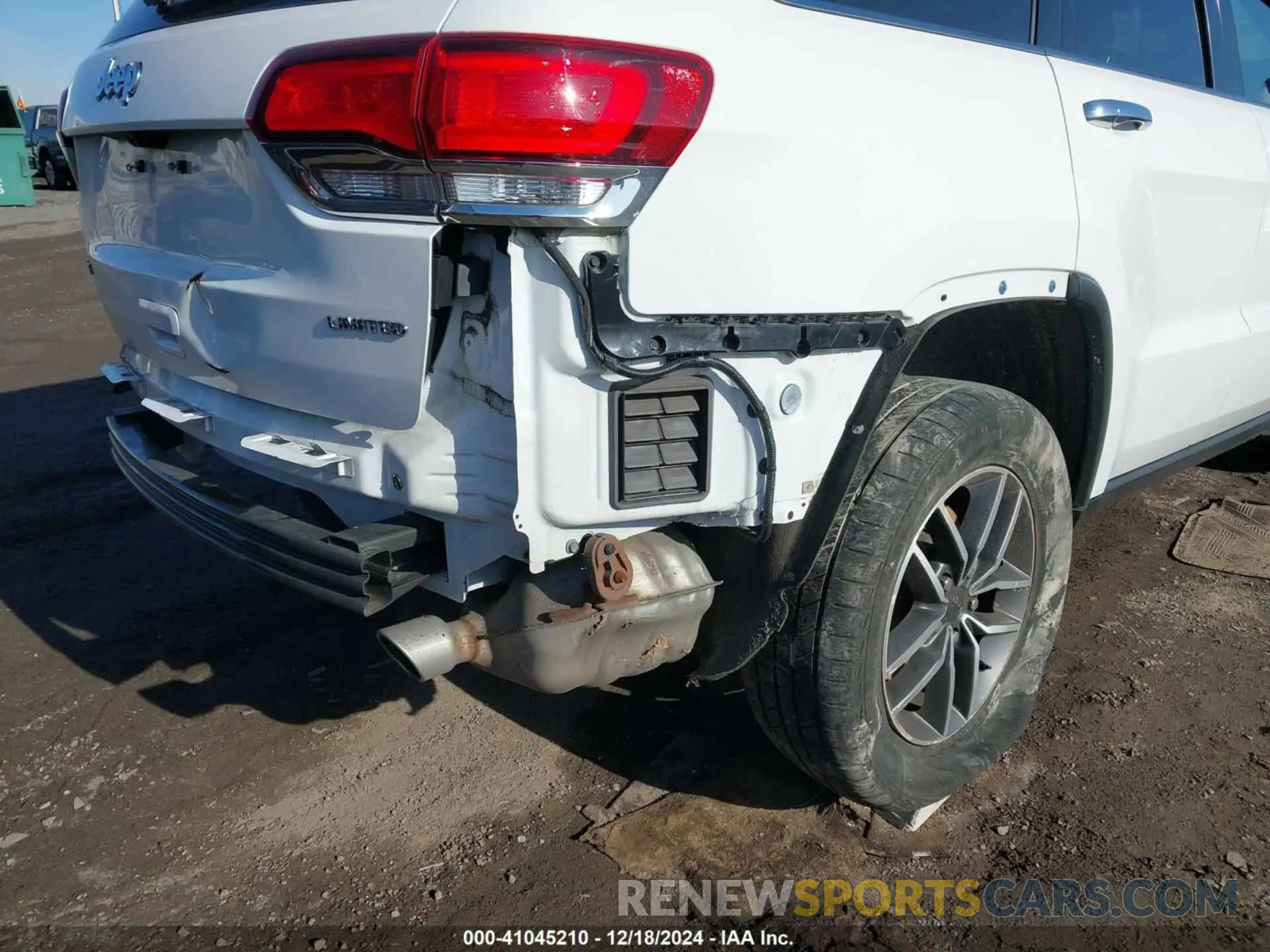 20 Photograph of a damaged car 1C4RJFBG6NC176557 JEEP GRAND CHEROKEE WK 2022