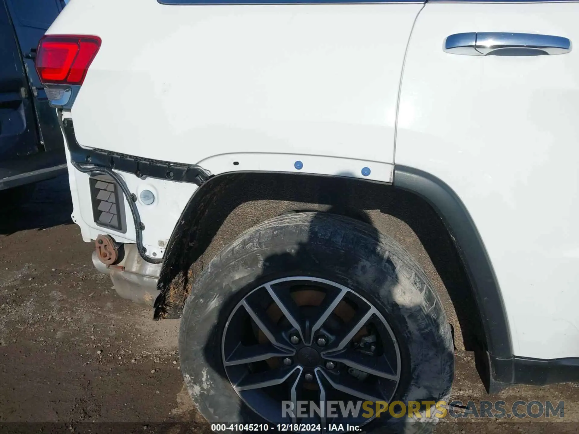 22 Photograph of a damaged car 1C4RJFBG6NC176557 JEEP GRAND CHEROKEE WK 2022