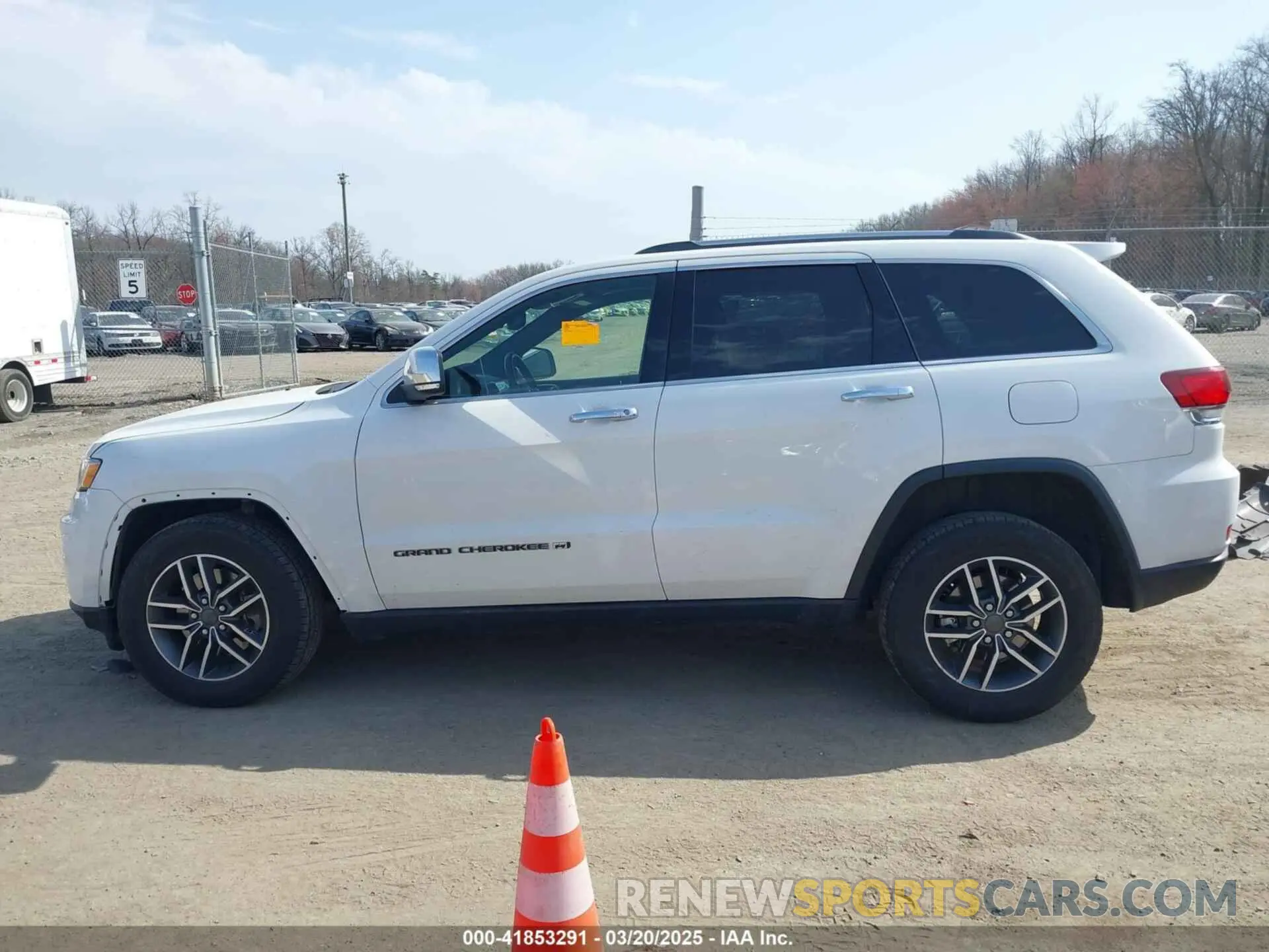 14 Photograph of a damaged car 1C4RJFBG8NC111175 JEEP GRAND CHEROKEE WK 2022