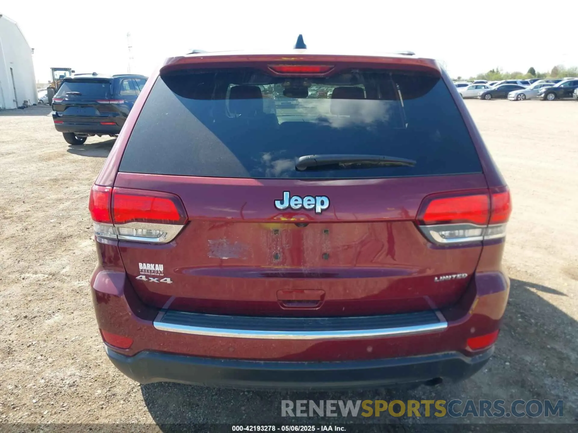 17 Photograph of a damaged car 1C4RJFBGXNC167019 JEEP GRAND CHEROKEE WK 2022
