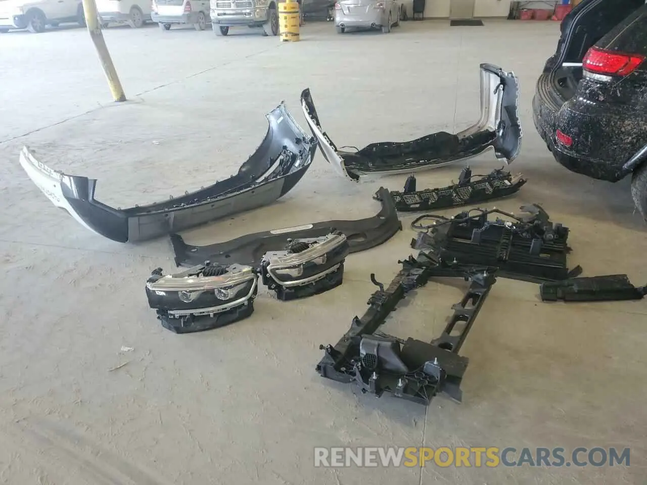 13 Photograph of a damaged car 1C4SJVGJ3NS104673 JEEP GRAND WAGO 2022