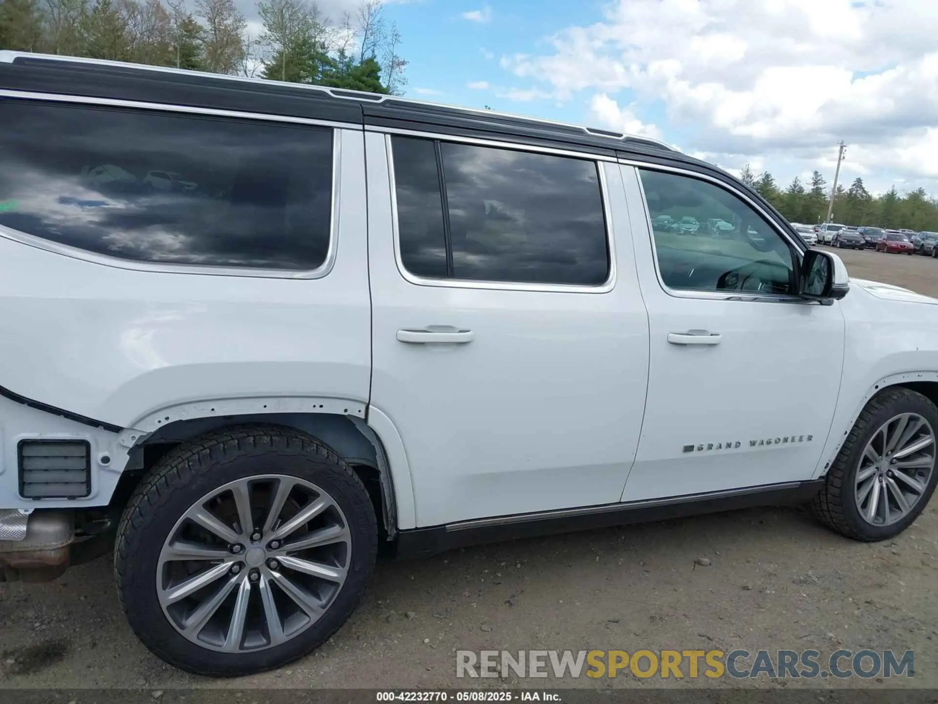 14 Photograph of a damaged car 1C4SJVEJ4NS123980 JEEP GRAND WAGONEER 2022