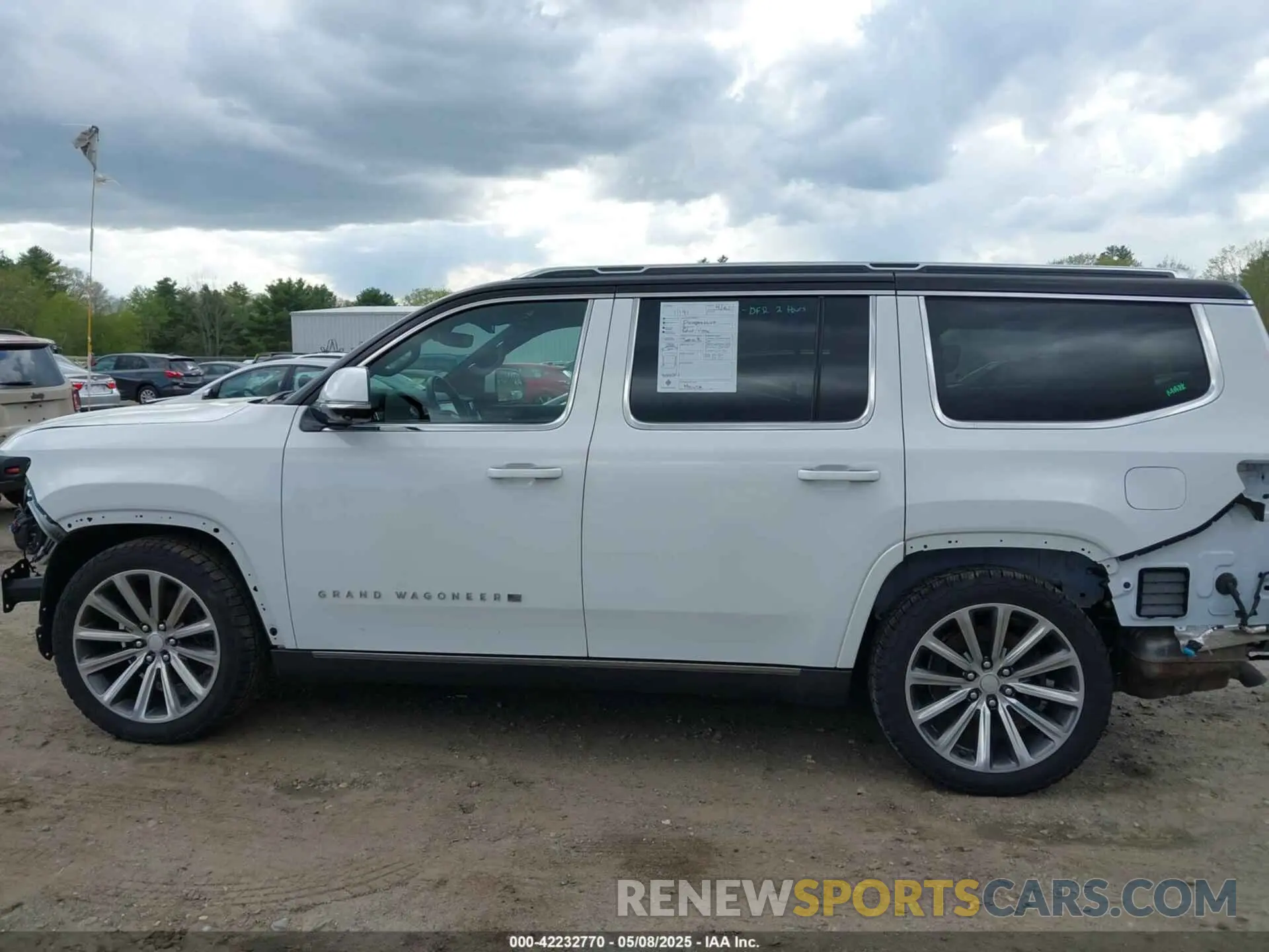 15 Photograph of a damaged car 1C4SJVEJ4NS123980 JEEP GRAND WAGONEER 2022
