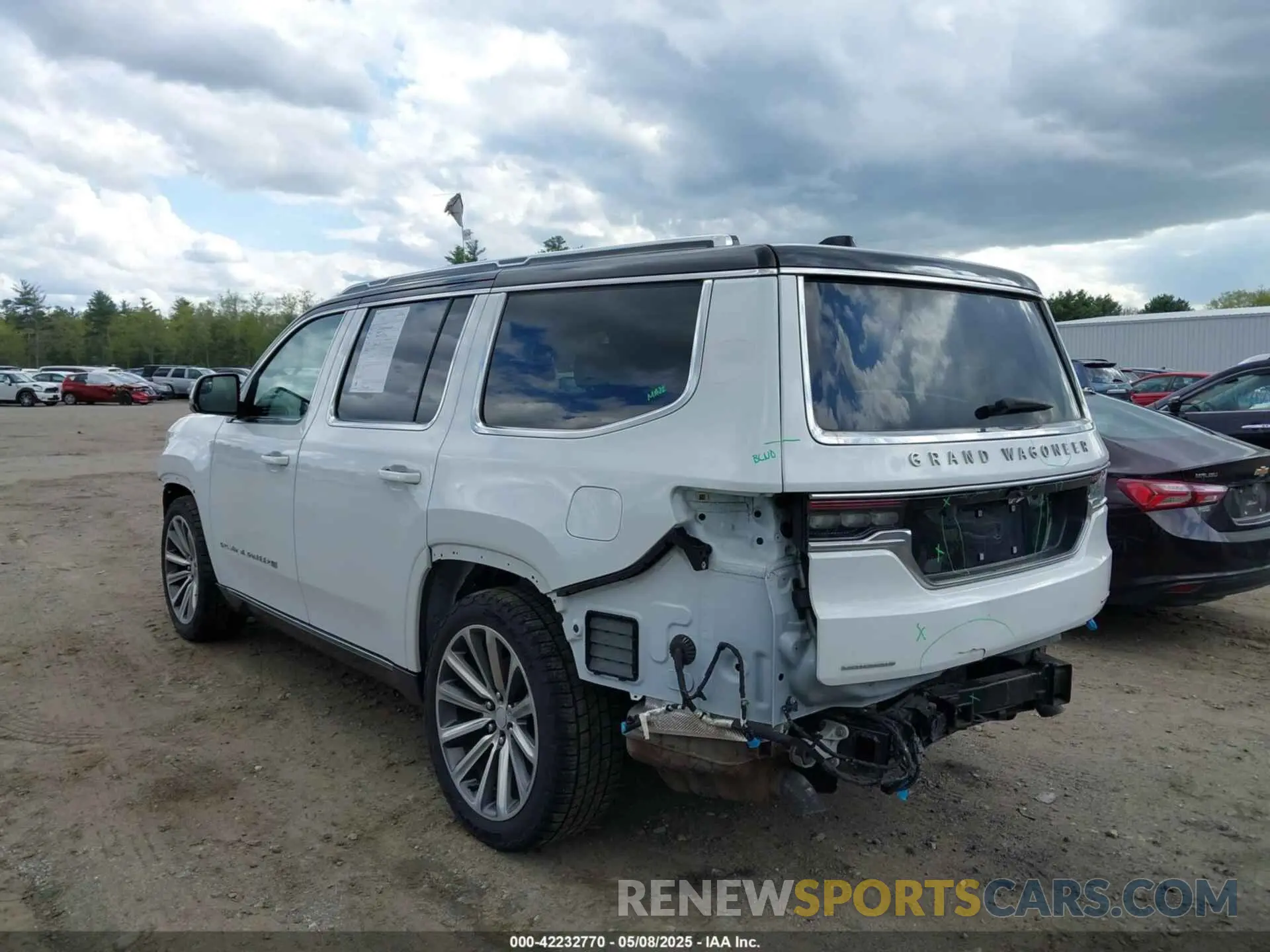 3 Photograph of a damaged car 1C4SJVEJ4NS123980 JEEP GRAND WAGONEER 2022