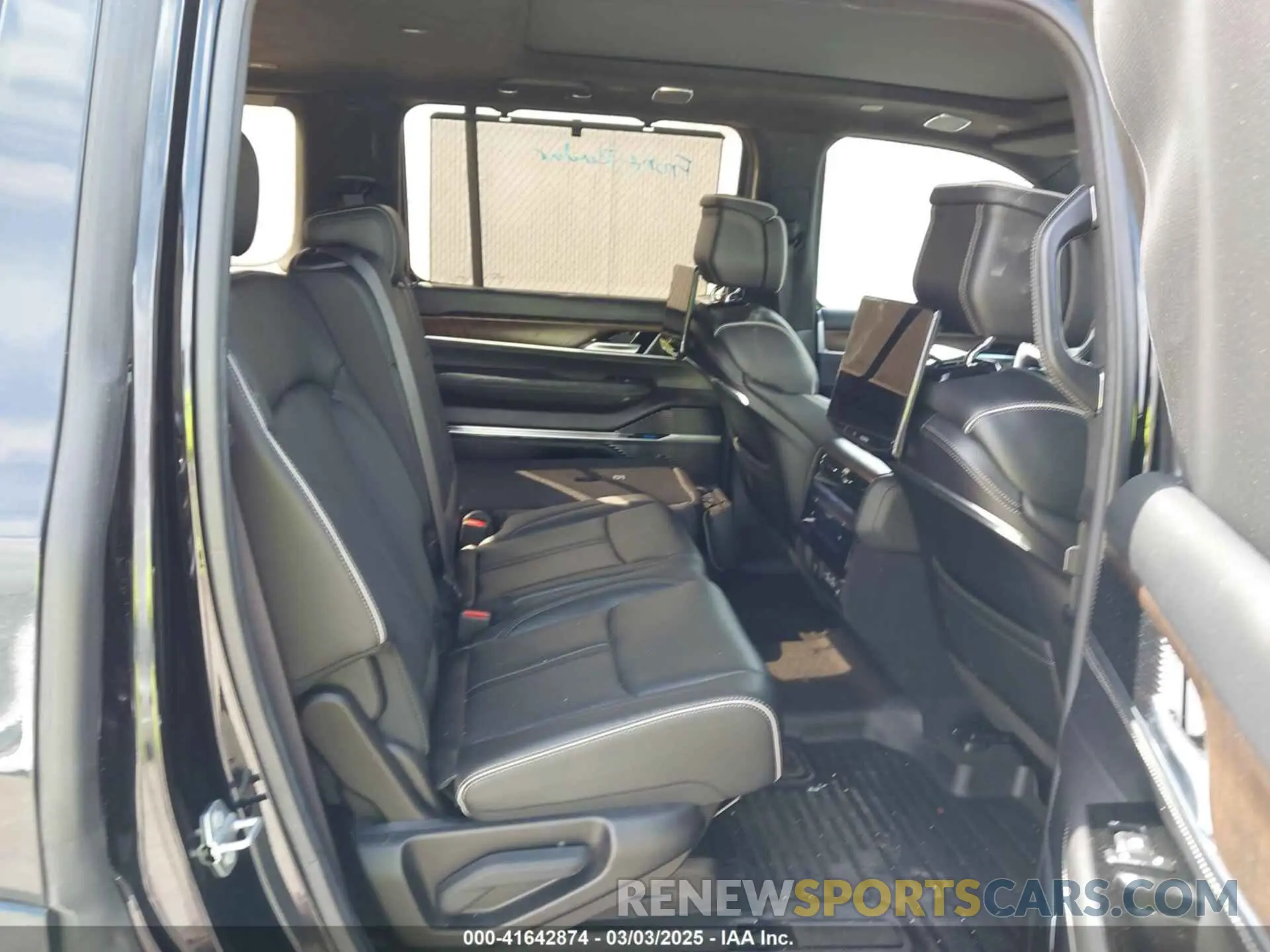 8 Photograph of a damaged car 1C4SJVFJ2NS167359 JEEP GRAND WAGONEER 2022