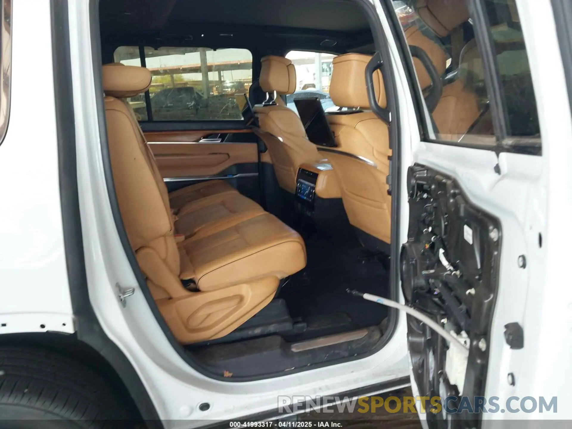 8 Фотография поврежденного автомобиля 1C4SJVGJ1NS161079 JEEP GRAND WAGONEER 2022