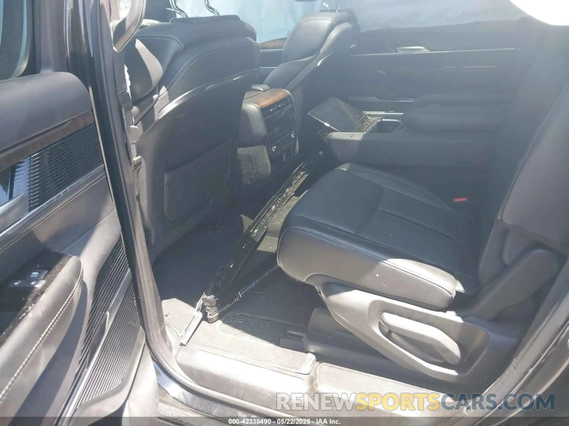 8 Photograph of a damaged car 1C4SJSEPXRS110109 JEEP GRAND WAGONEER L 2024