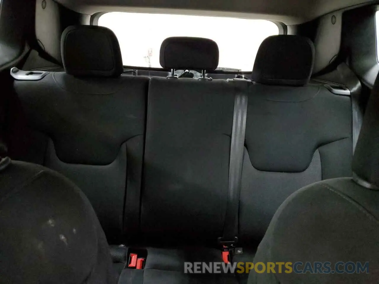 10 Photograph of a damaged car ZACNJAAB1KPK15342 JEEP RENEGADE 2019