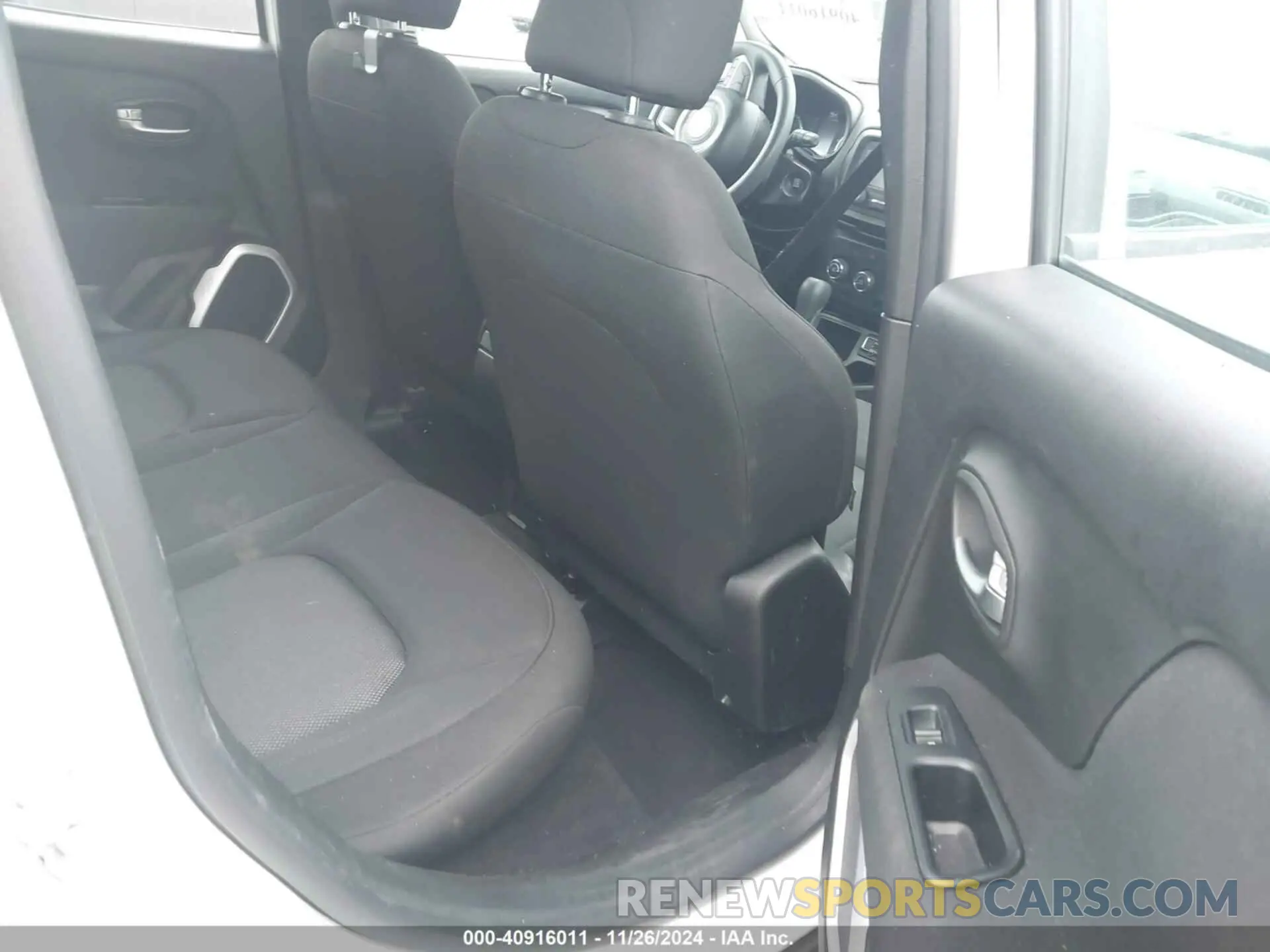 8 Фотография поврежденного автомобиля ZACNJAAB5KPK11861 JEEP RENEGADE 2019