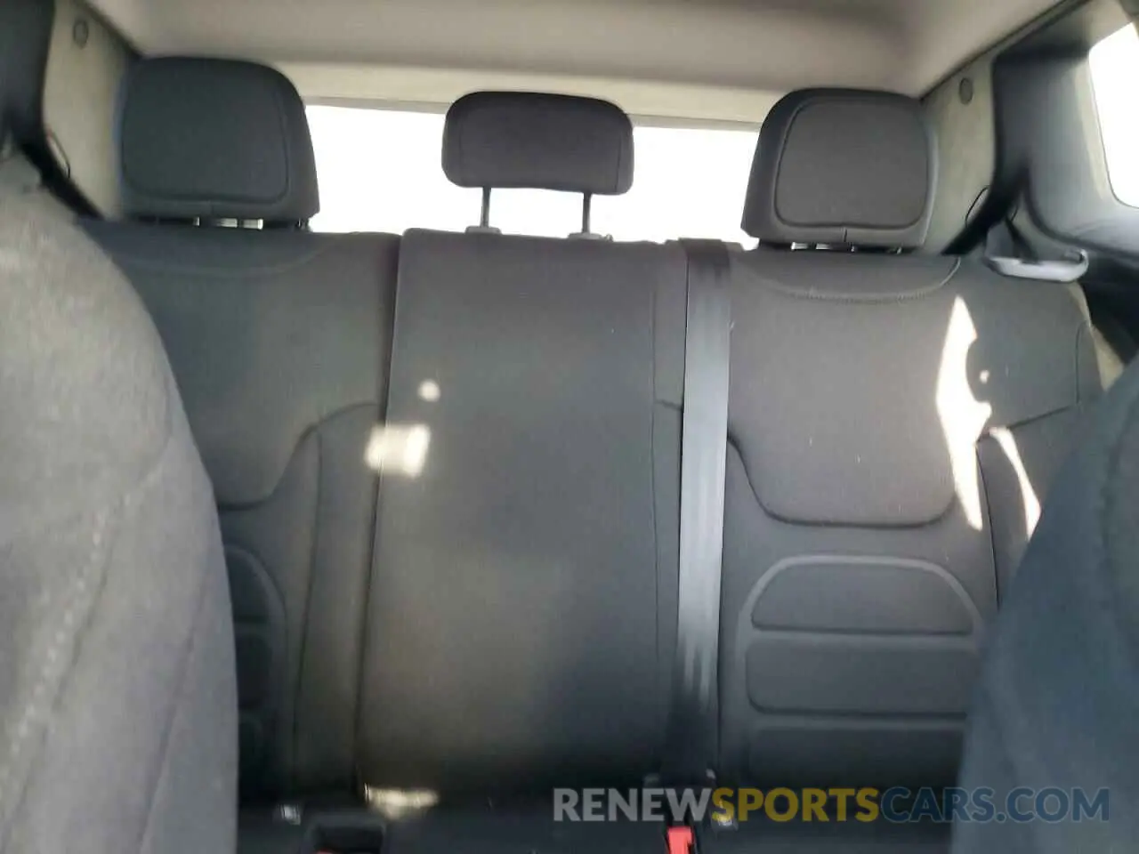 10 Photograph of a damaged car ZACNJABB0KPK85011 JEEP RENEGADE 2019