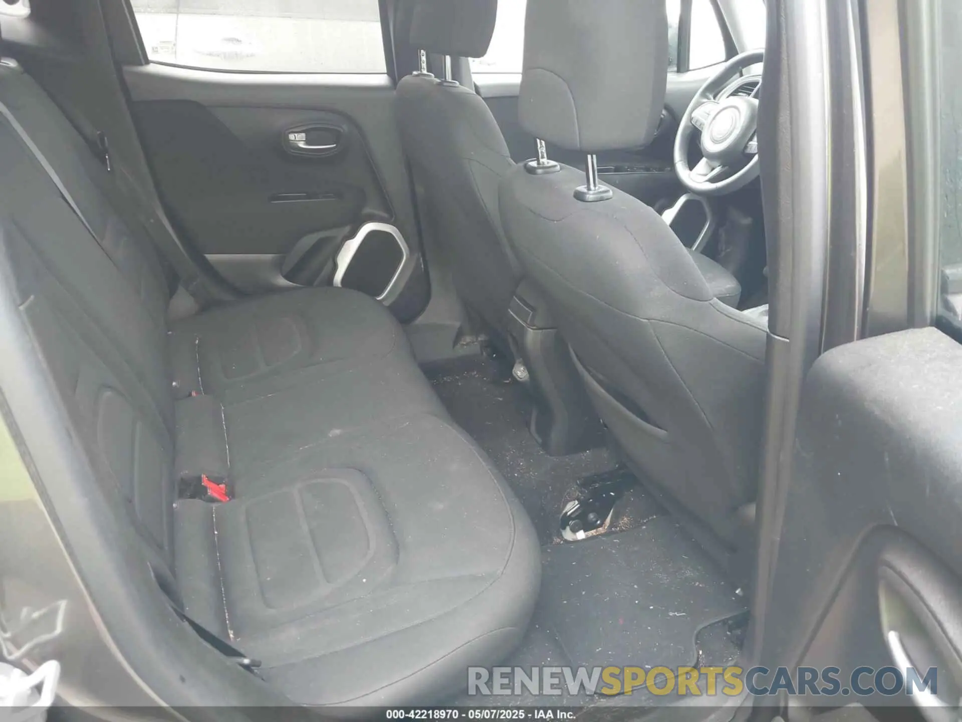 8 Photograph of a damaged car ZACNJABB4KPJ73599 JEEP RENEGADE 2019