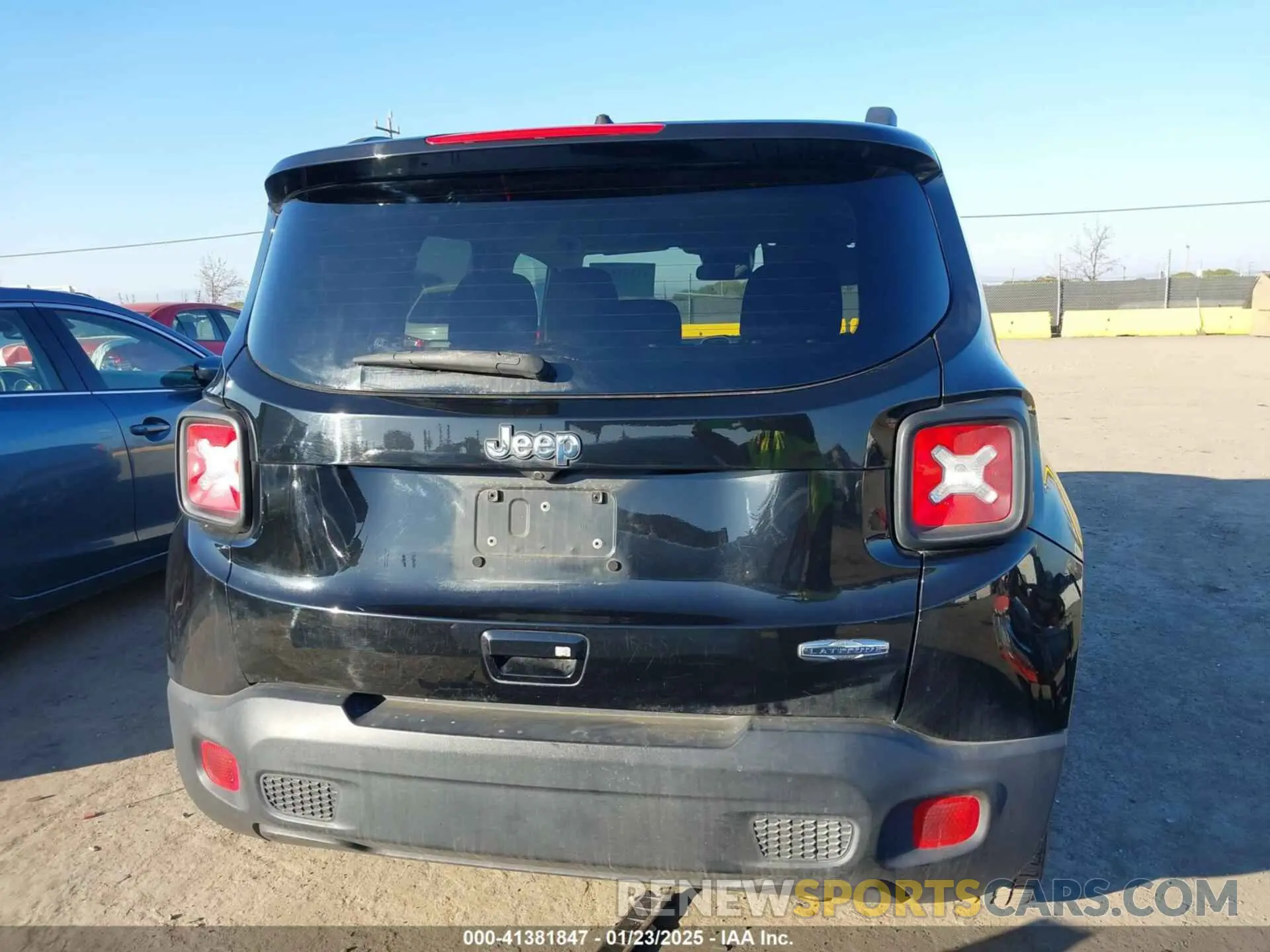 17 Photograph of a damaged car ZACNJABB4KPK41092 JEEP RENEGADE 2019