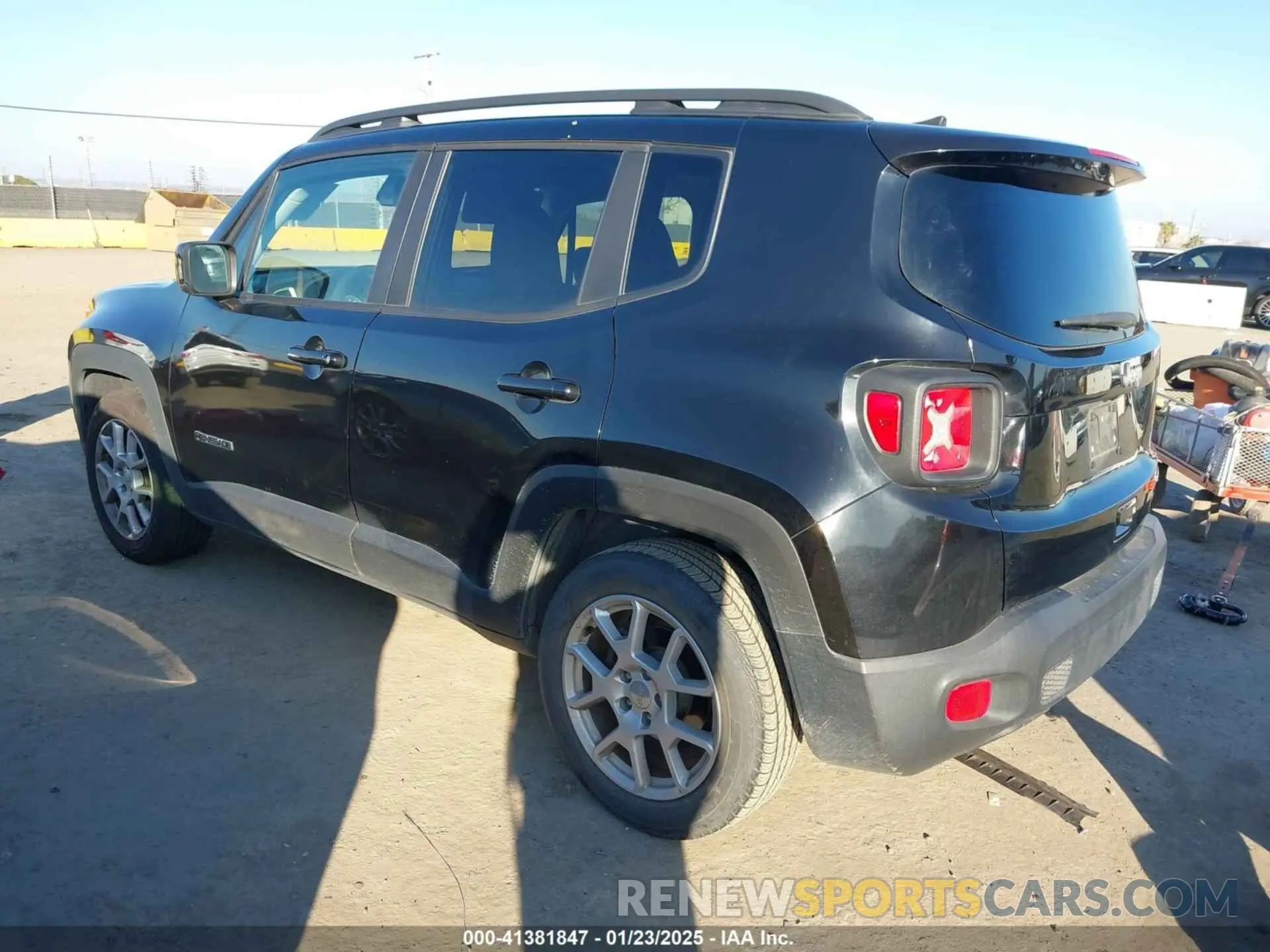 3 Photograph of a damaged car ZACNJABB4KPK41092 JEEP RENEGADE 2019