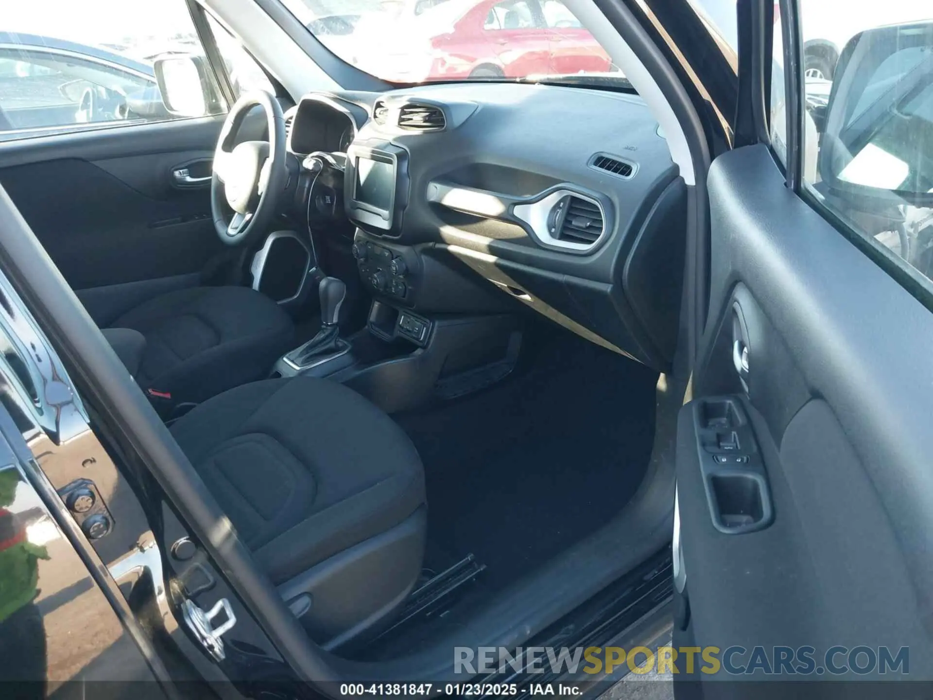 5 Photograph of a damaged car ZACNJABB4KPK41092 JEEP RENEGADE 2019