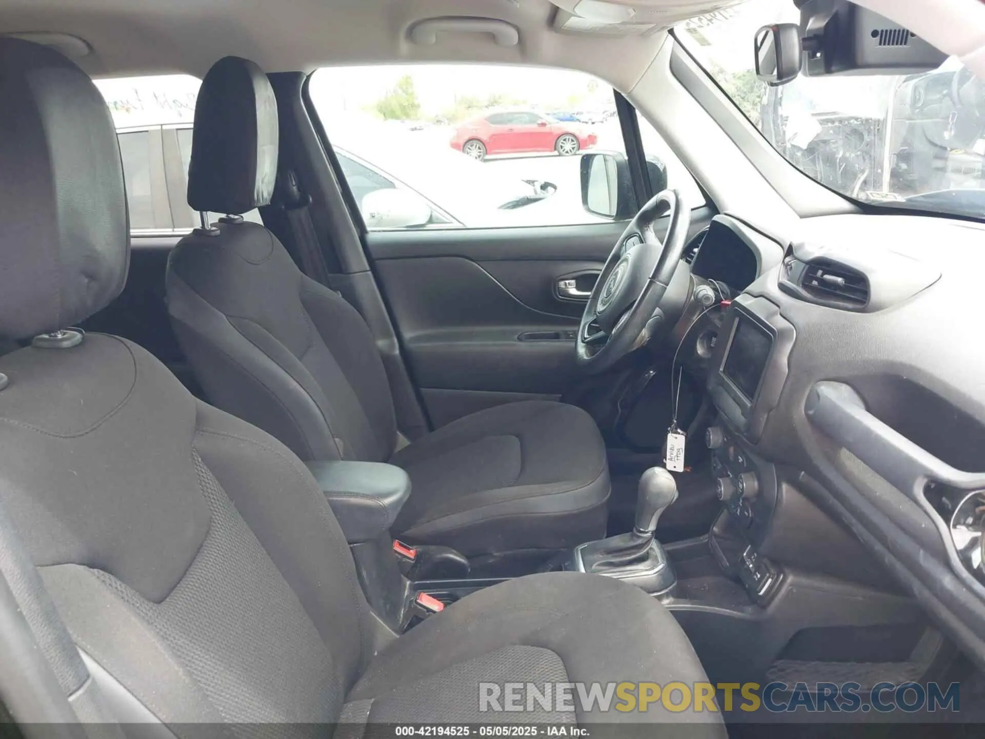5 Photograph of a damaged car ZACNJABB4KPK48494 JEEP RENEGADE 2019