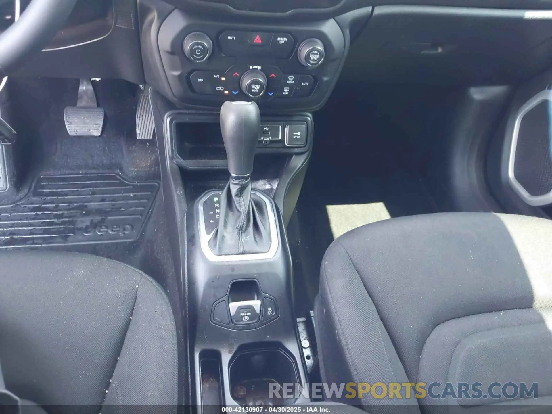 19 Photograph of a damaged car ZACNJABB5KPJ73689 JEEP RENEGADE 2019