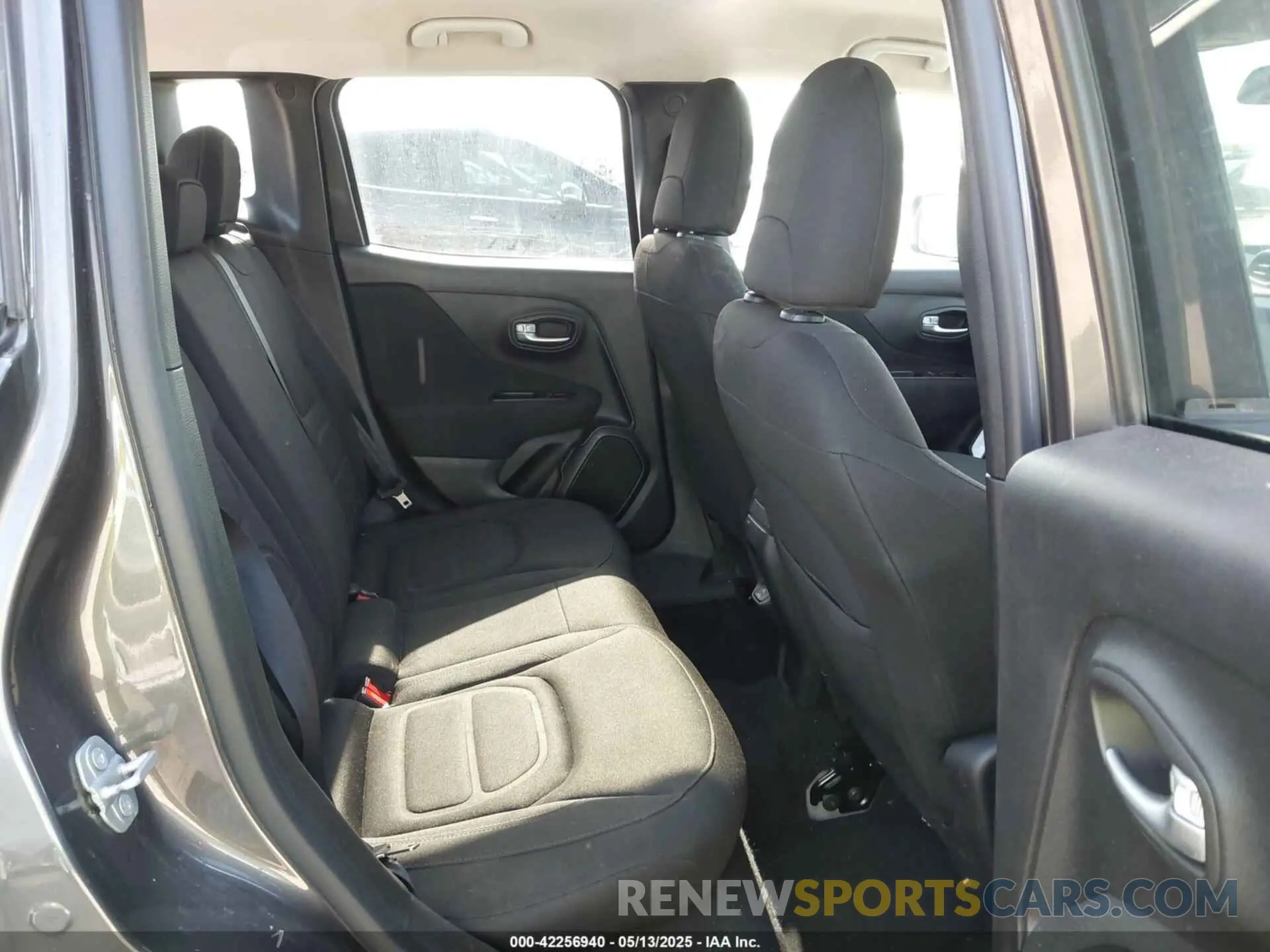 8 Photograph of a damaged car ZACNJABB8KPK93308 JEEP RENEGADE 2019