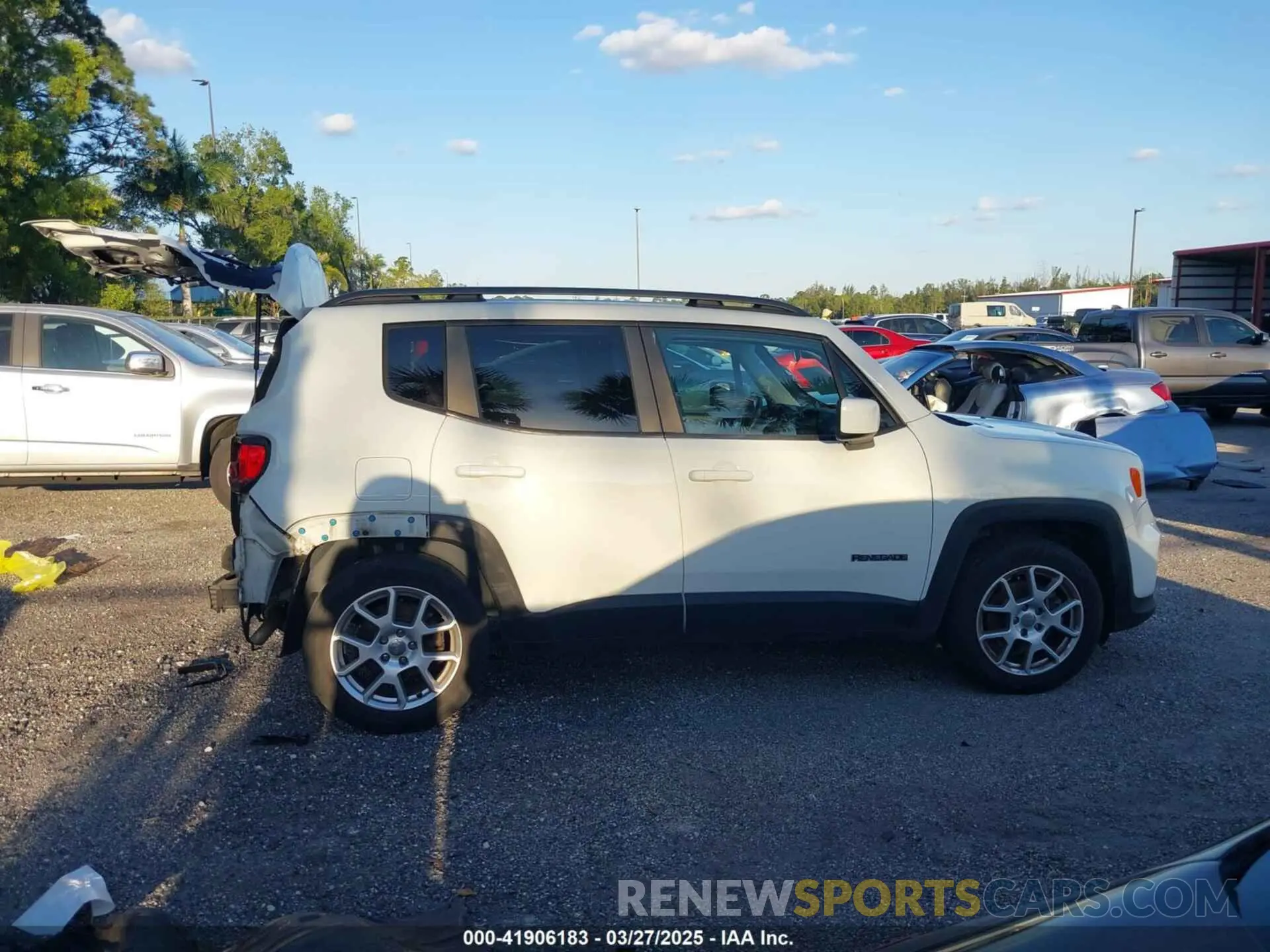 13 Photograph of a damaged car ZACNJABB9KPJ82136 JEEP RENEGADE 2019