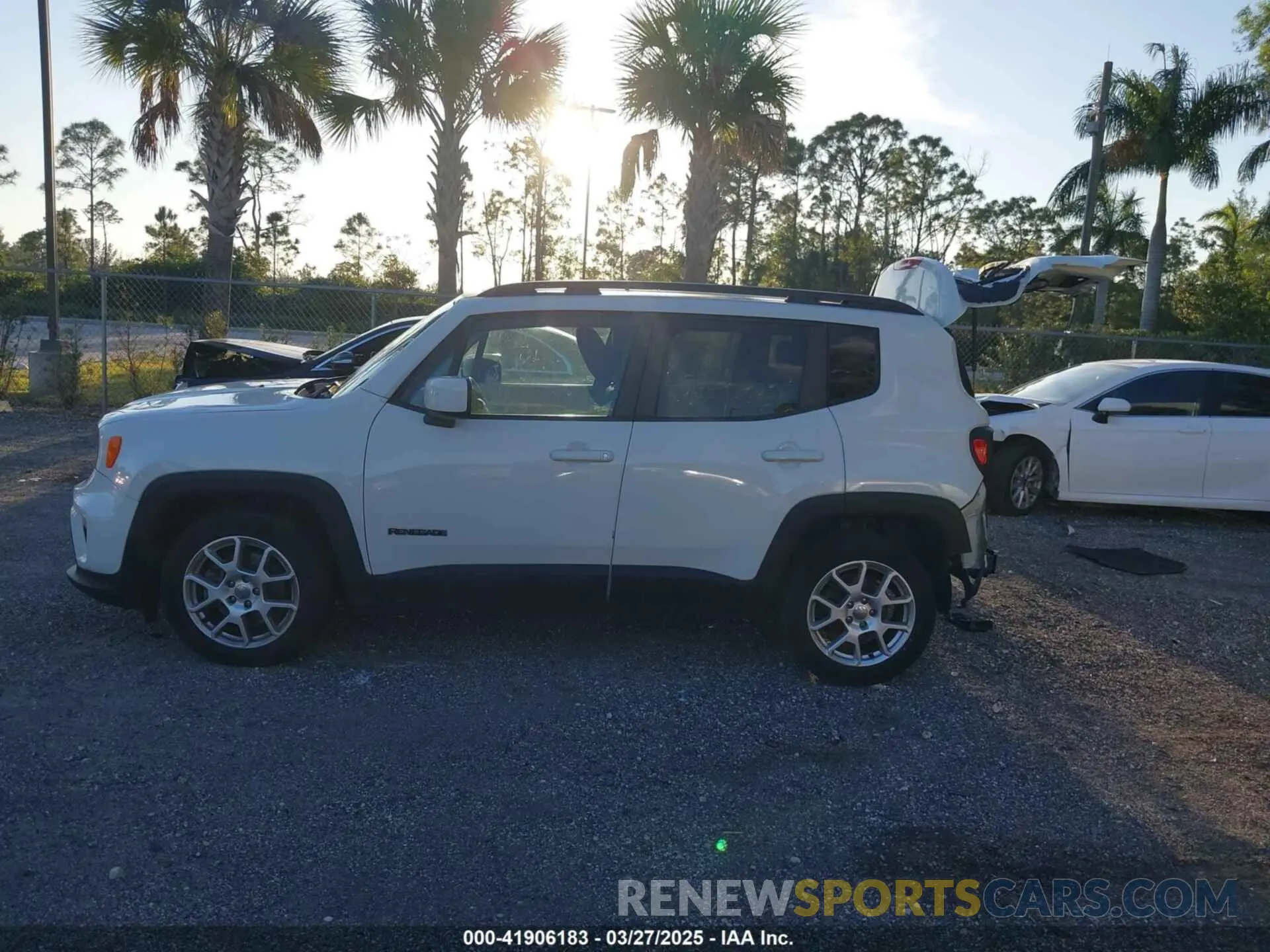 14 Photograph of a damaged car ZACNJABB9KPJ82136 JEEP RENEGADE 2019