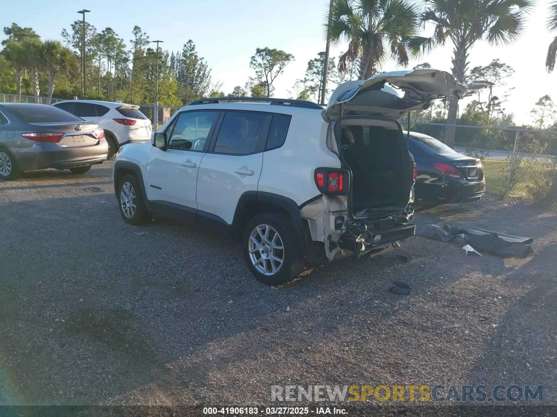 3 Photograph of a damaged car ZACNJABB9KPJ82136 JEEP RENEGADE 2019