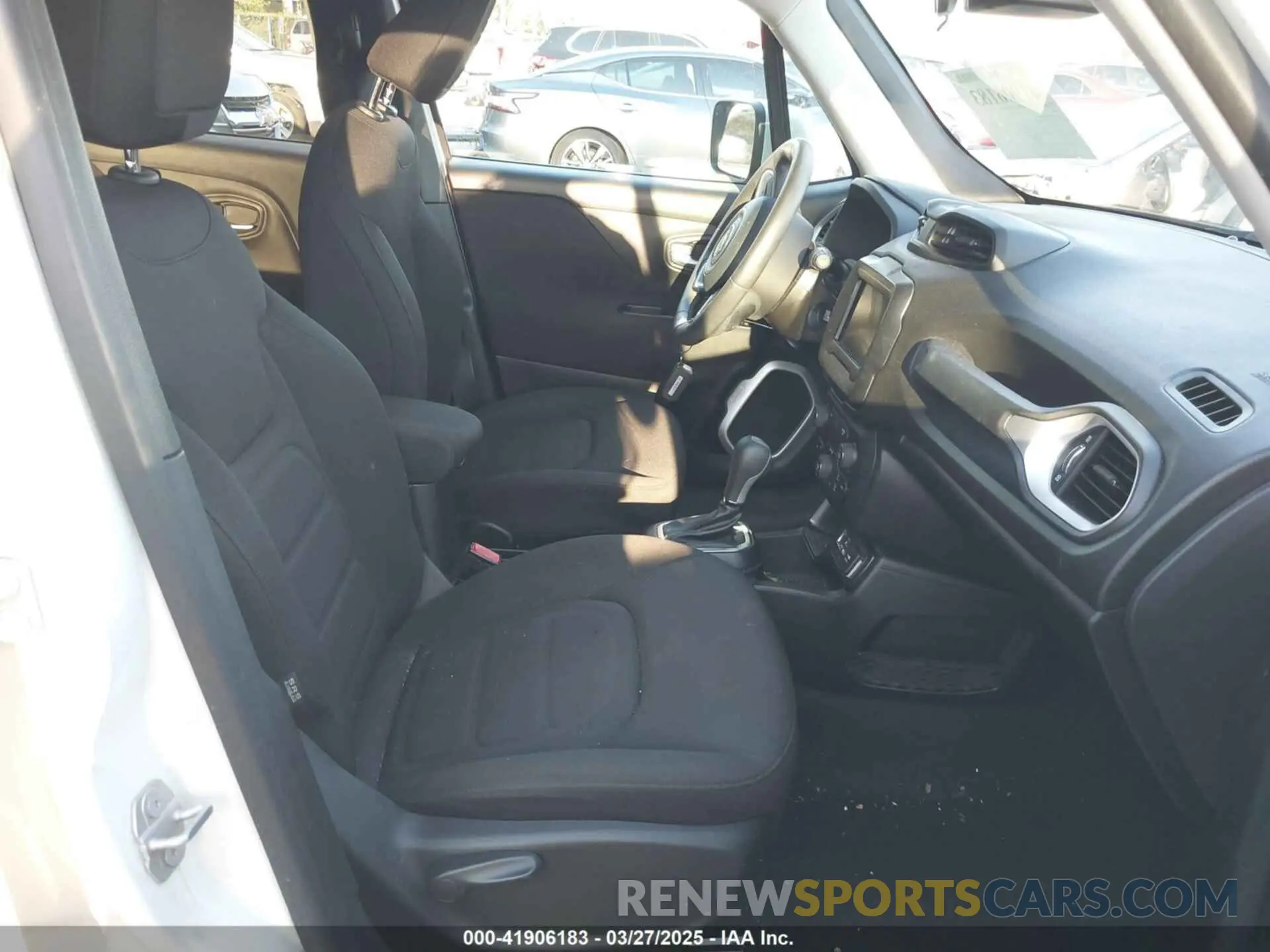 5 Photograph of a damaged car ZACNJABB9KPJ82136 JEEP RENEGADE 2019