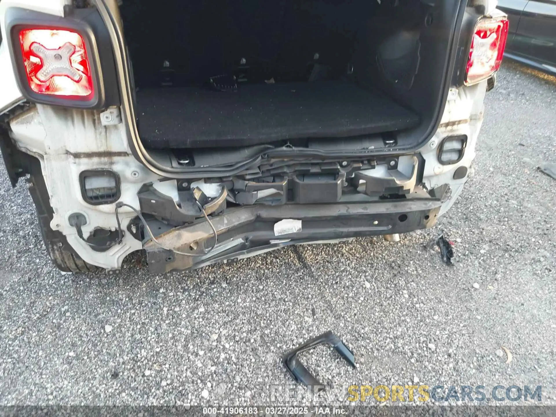 6 Photograph of a damaged car ZACNJABB9KPJ82136 JEEP RENEGADE 2019