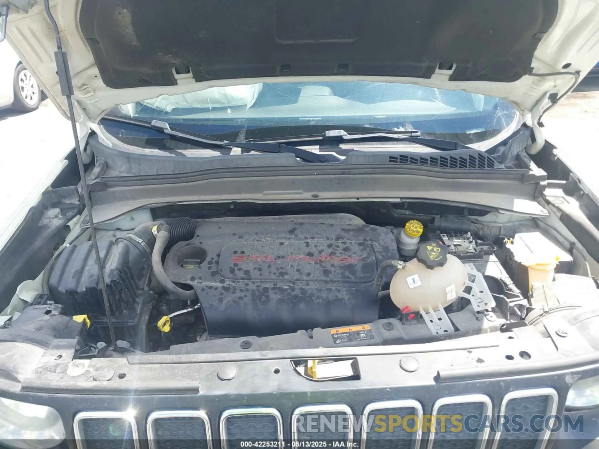 10 Photograph of a damaged car ZACNJABB9KPK20061 JEEP RENEGADE 2019
