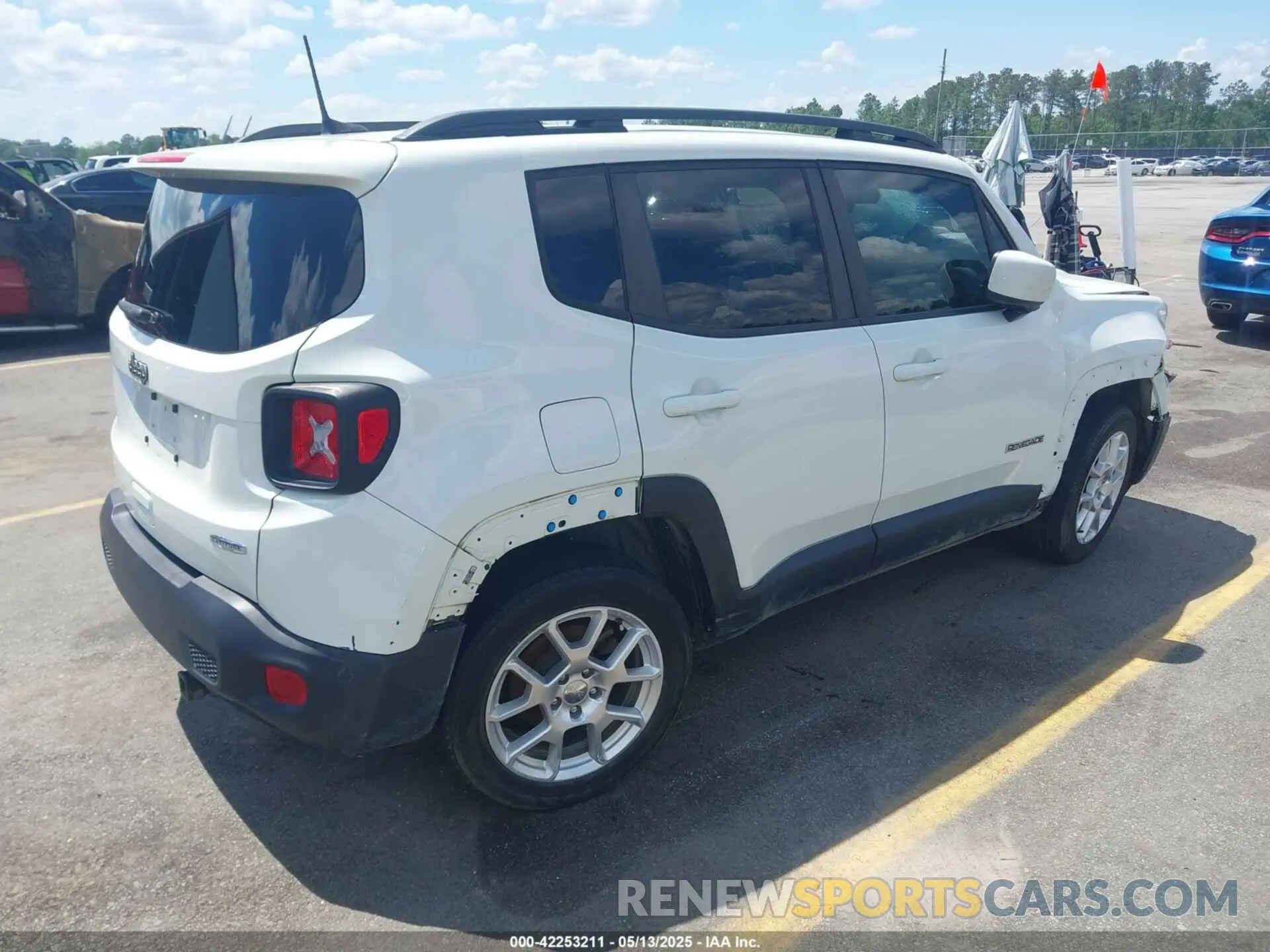 4 Photograph of a damaged car ZACNJABB9KPK20061 JEEP RENEGADE 2019