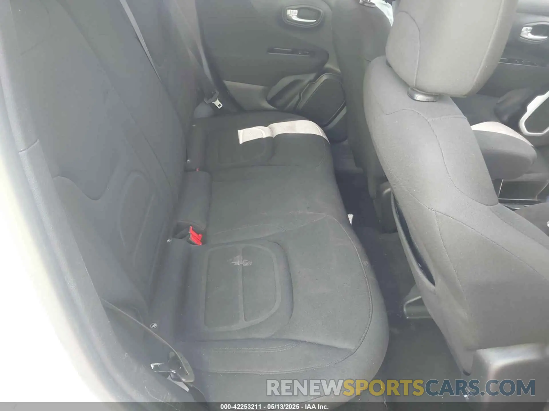8 Photograph of a damaged car ZACNJABB9KPK20061 JEEP RENEGADE 2019