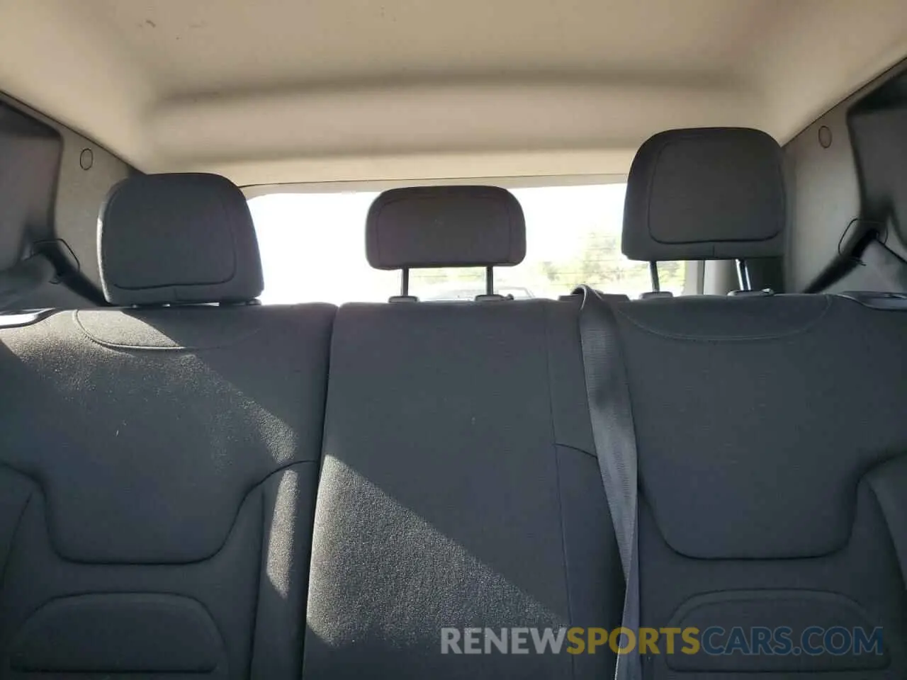 10 Photograph of a damaged car ZACNJABB9KPK25499 JEEP RENEGADE 2019