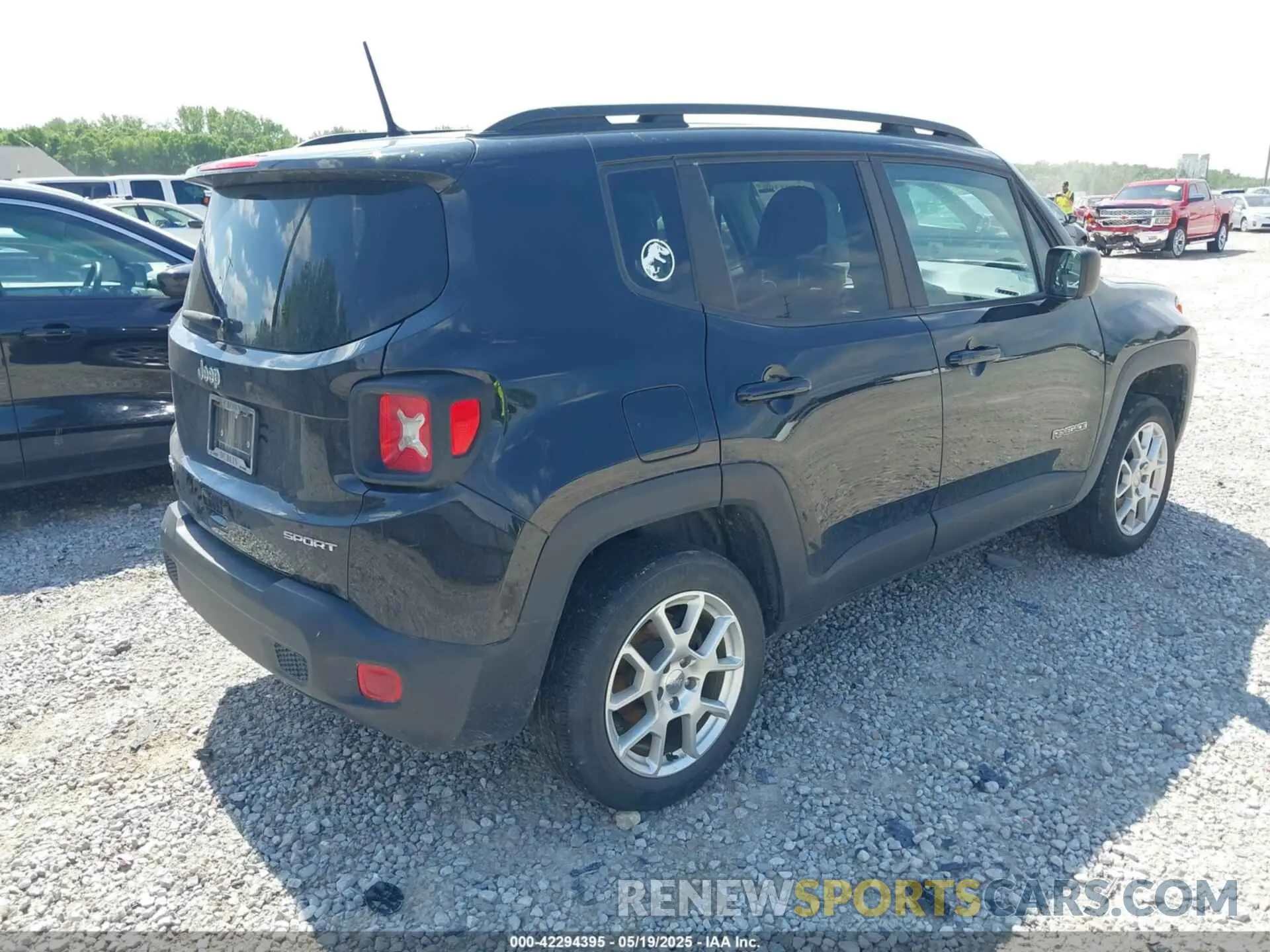 4 Photograph of a damaged car ZACNJBA17KPJ98673 JEEP RENEGADE 2019