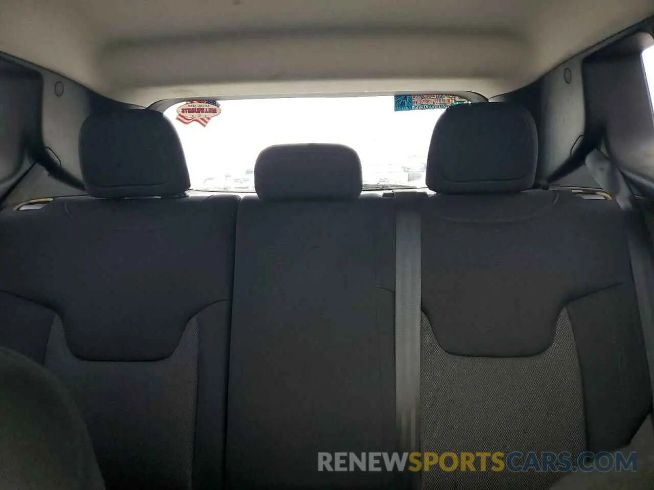 10 Photograph of a damaged car ZACNJBAB3KPK37977 JEEP RENEGADE 2019