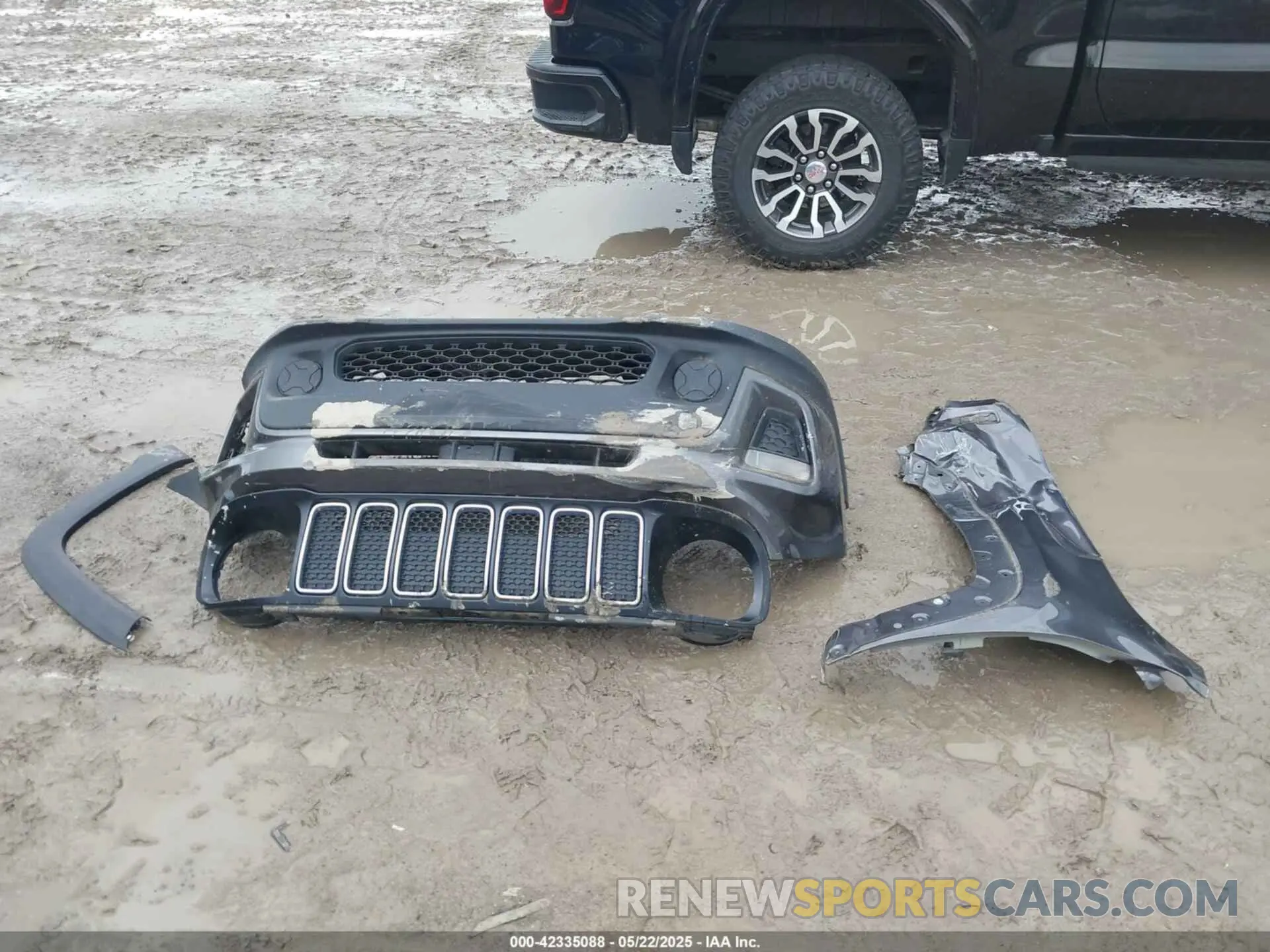 12 Photograph of a damaged car ZACNJBAB4KPK27653 JEEP RENEGADE 2019