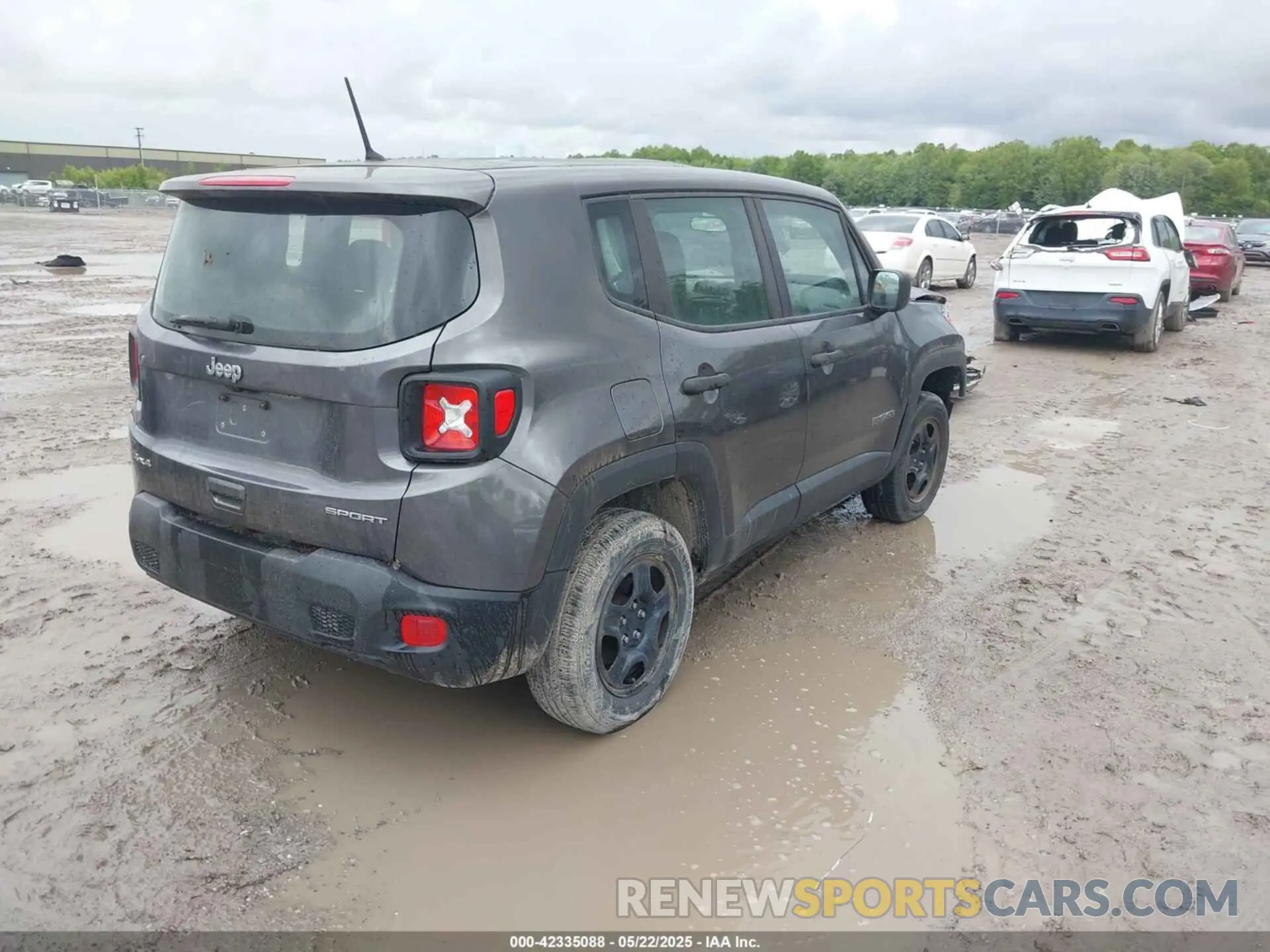 4 Photograph of a damaged car ZACNJBAB4KPK27653 JEEP RENEGADE 2019