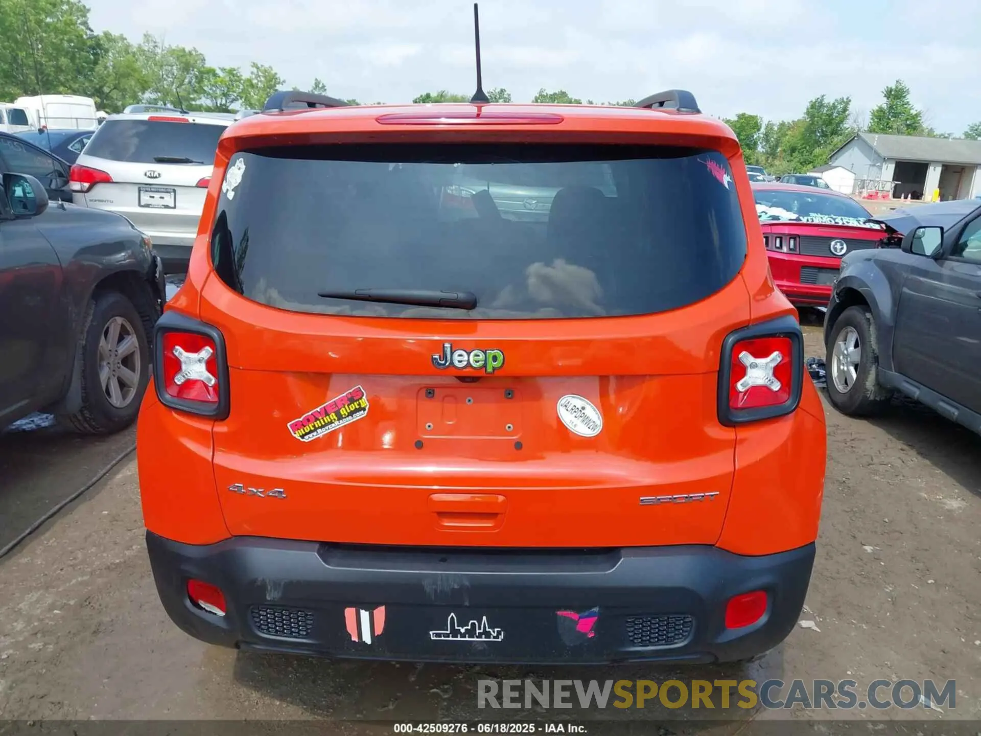17 Photograph of a damaged car ZACNJBAB6KPJ95837 JEEP RENEGADE 2019