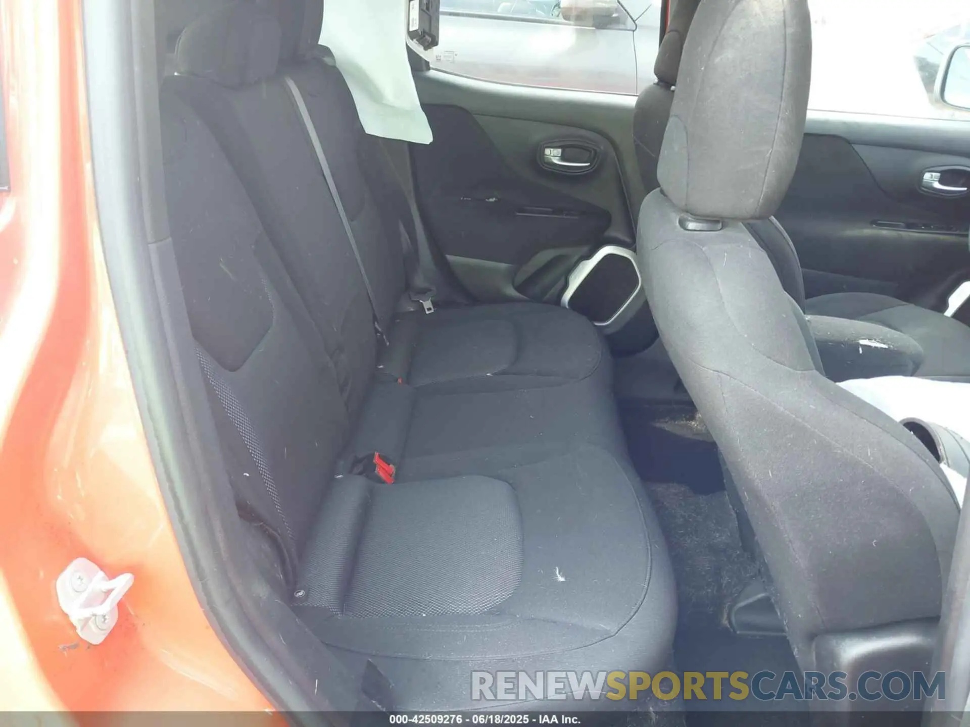 8 Photograph of a damaged car ZACNJBAB6KPJ95837 JEEP RENEGADE 2019