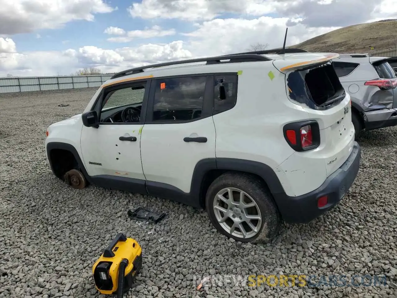 2 Photograph of a damaged car ZACNJBAB6KPJ96678 JEEP RENEGADE 2019