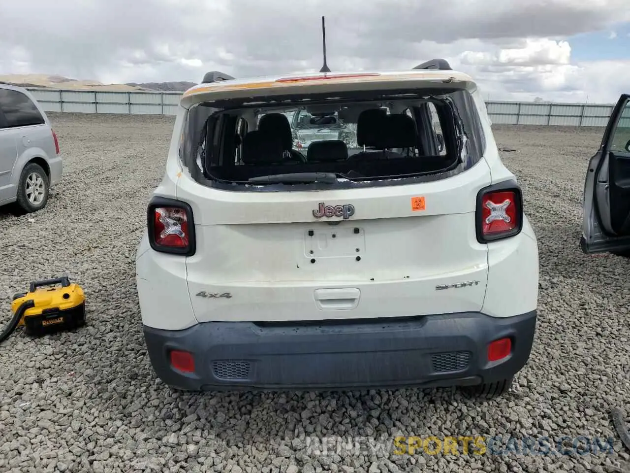 6 Photograph of a damaged car ZACNJBAB6KPJ96678 JEEP RENEGADE 2019