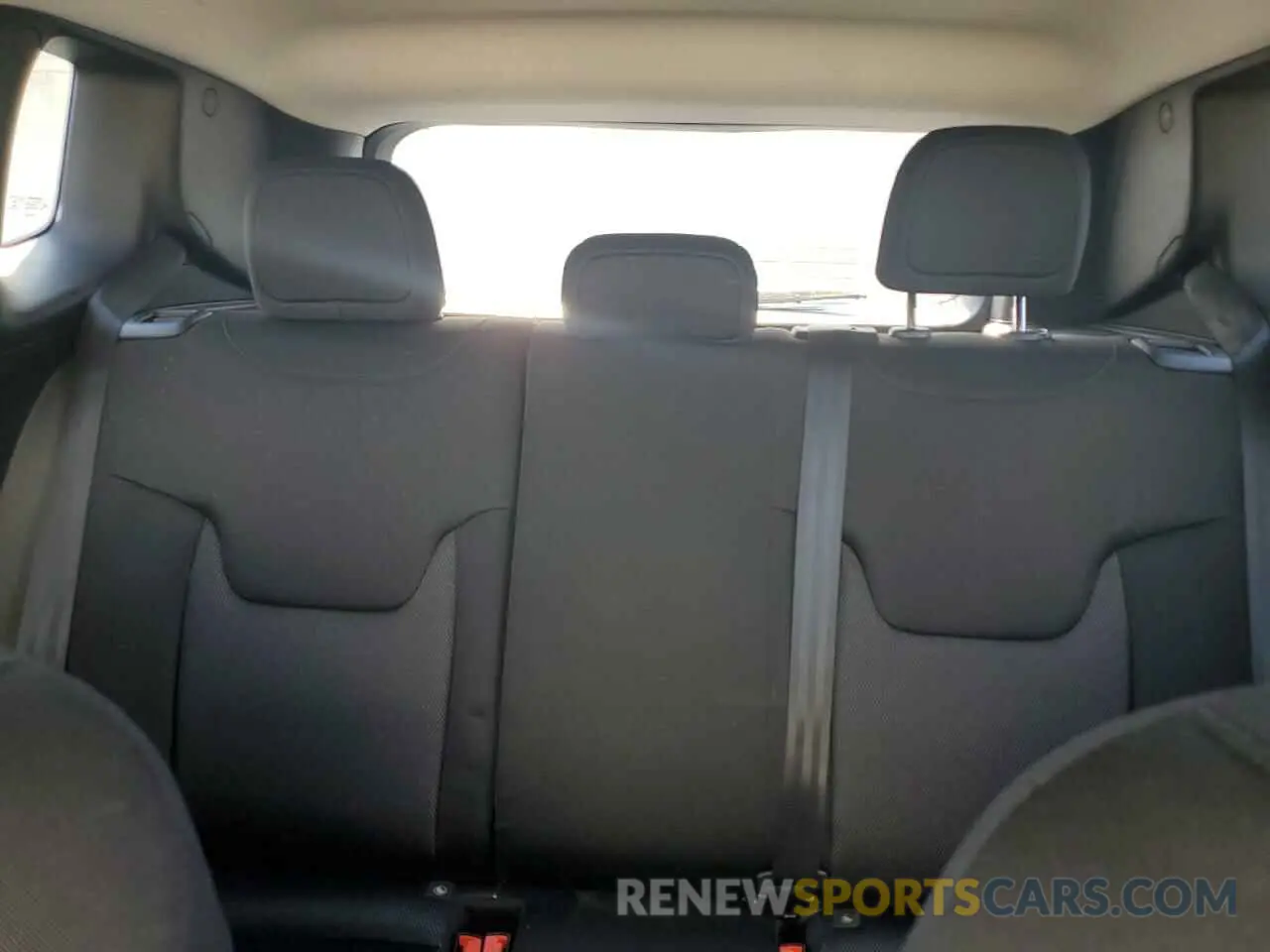 10 Photograph of a damaged car ZACNJBABXKPJ76546 JEEP RENEGADE 2019