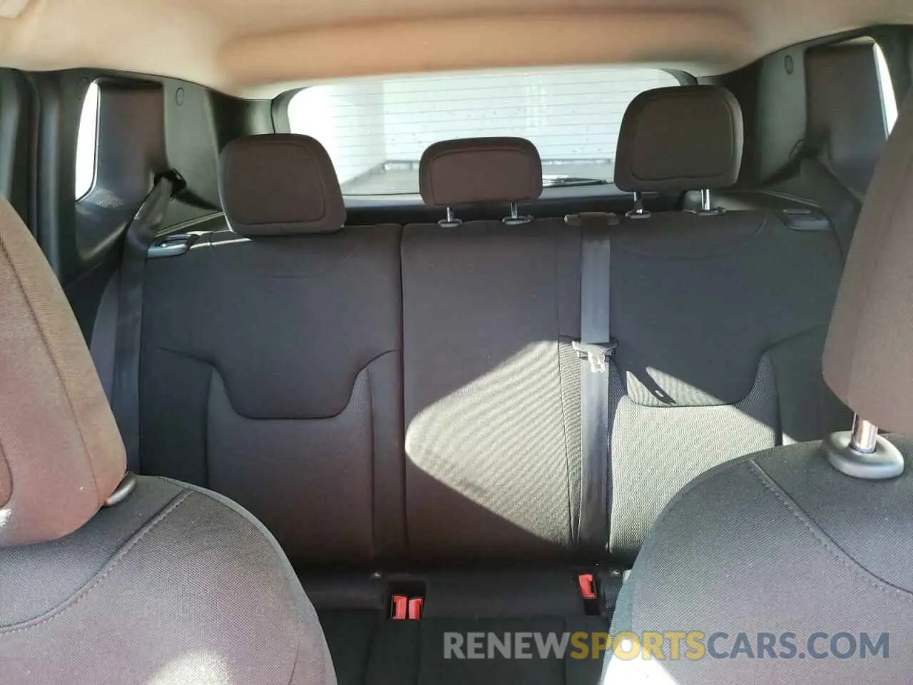 10 Photograph of a damaged car ZACNJBABXKPK61726 JEEP RENEGADE 2019