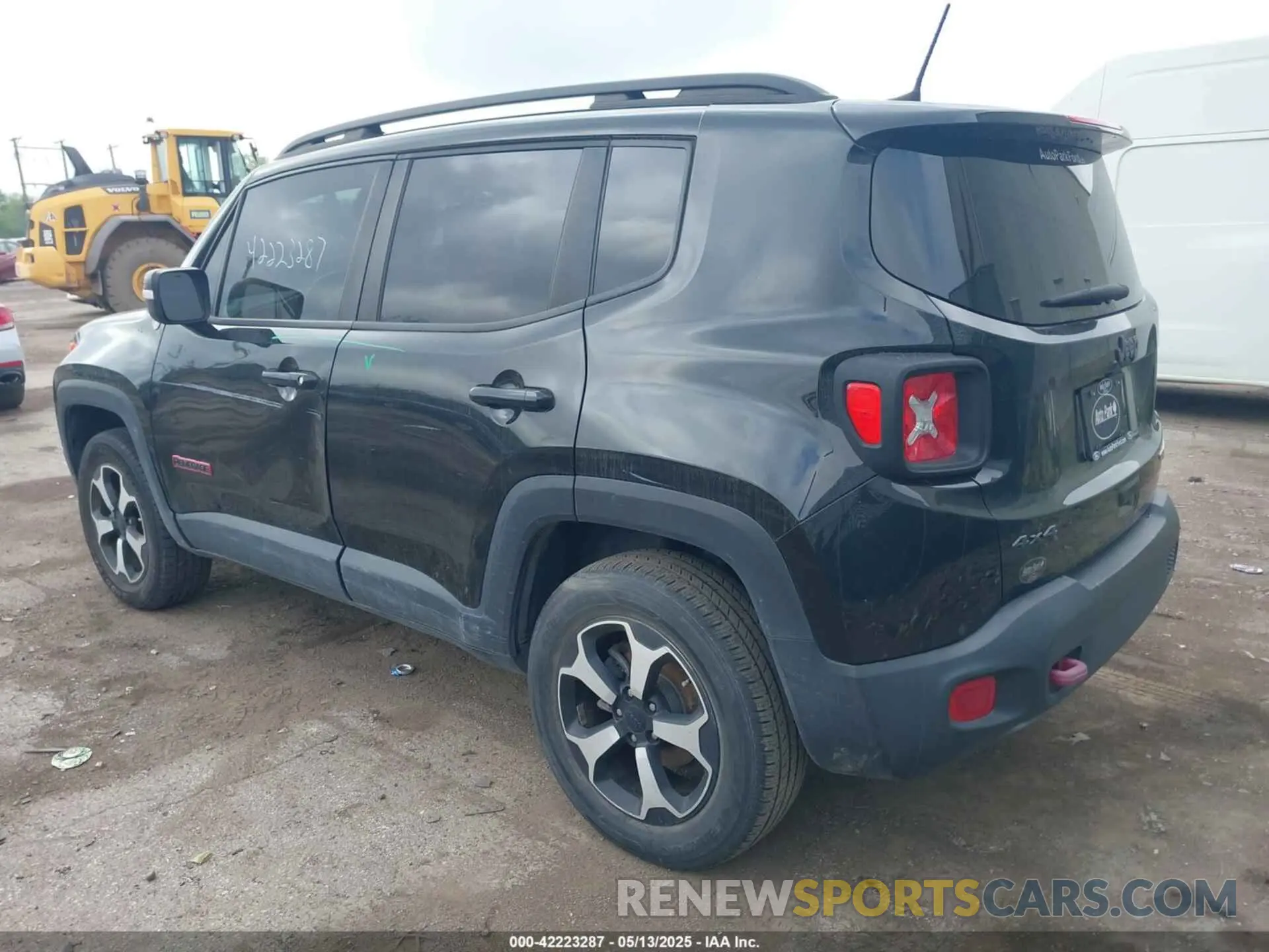 3 Photograph of a damaged car ZACNJBC11KPJ86323 JEEP RENEGADE 2019