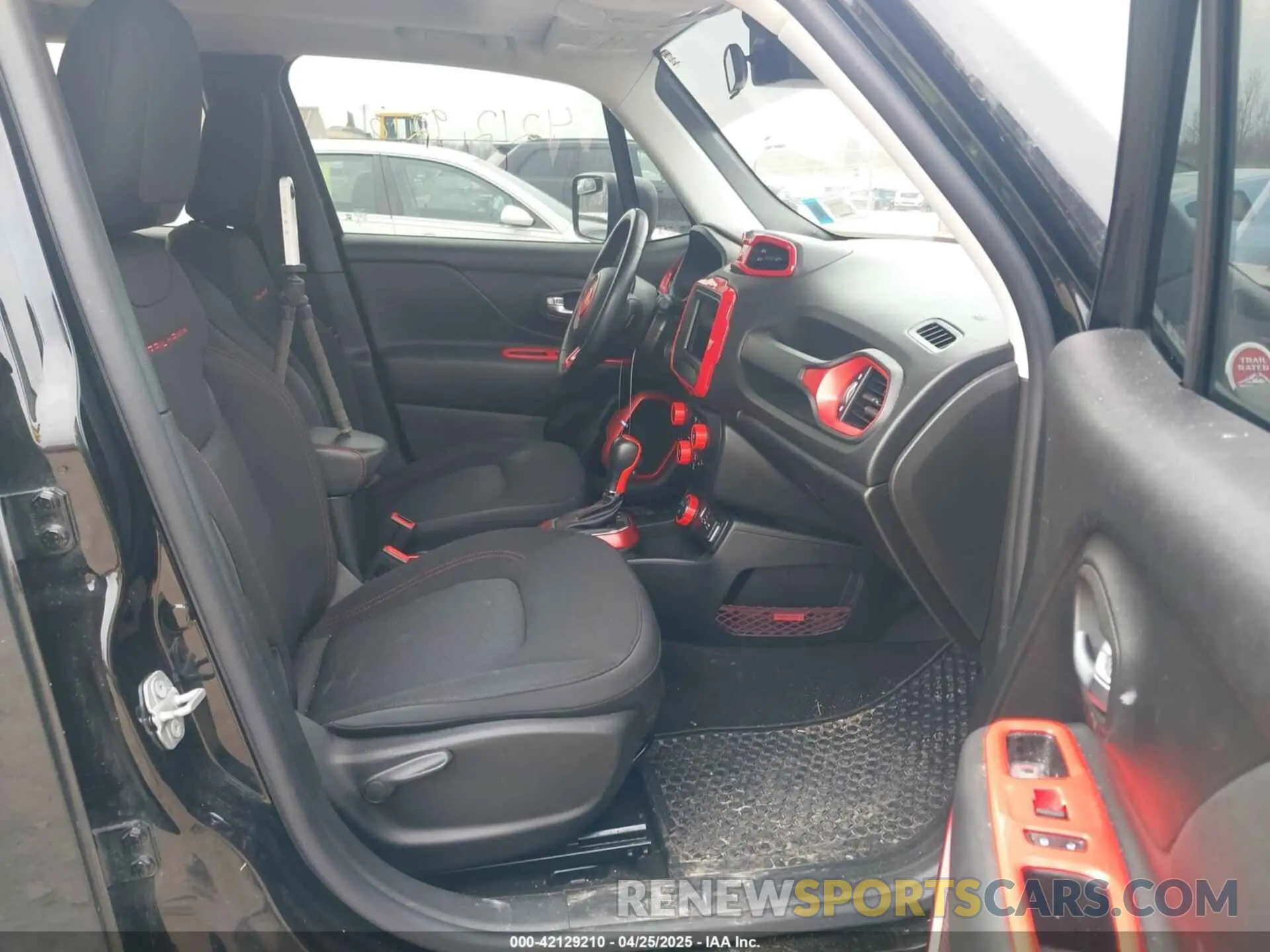 5 Photograph of a damaged car ZACNJBC14KPK76923 JEEP RENEGADE 2019