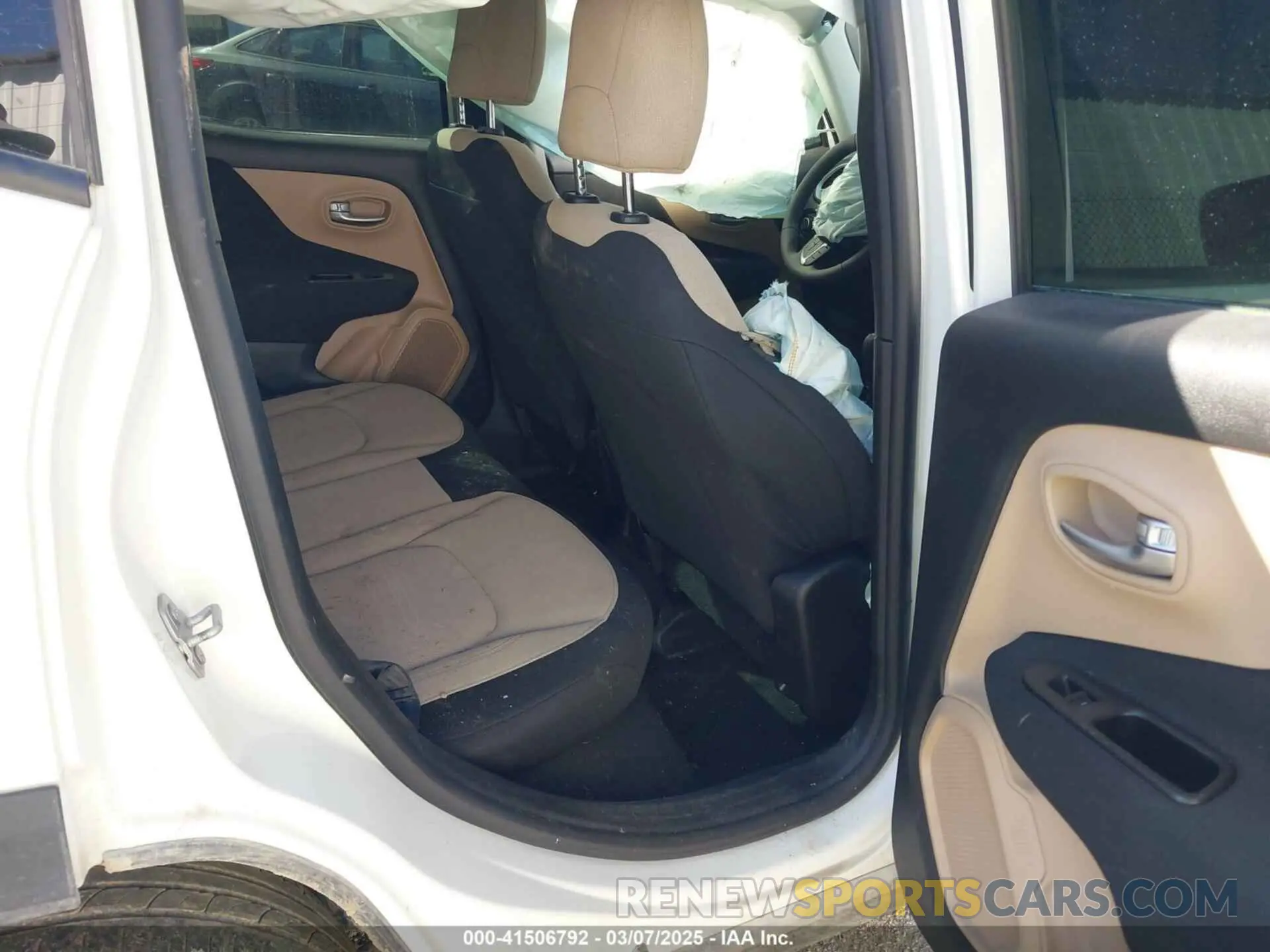 8 Photograph of a damaged car ZACNJAAB7LPL70754 JEEP RENEGADE 2020