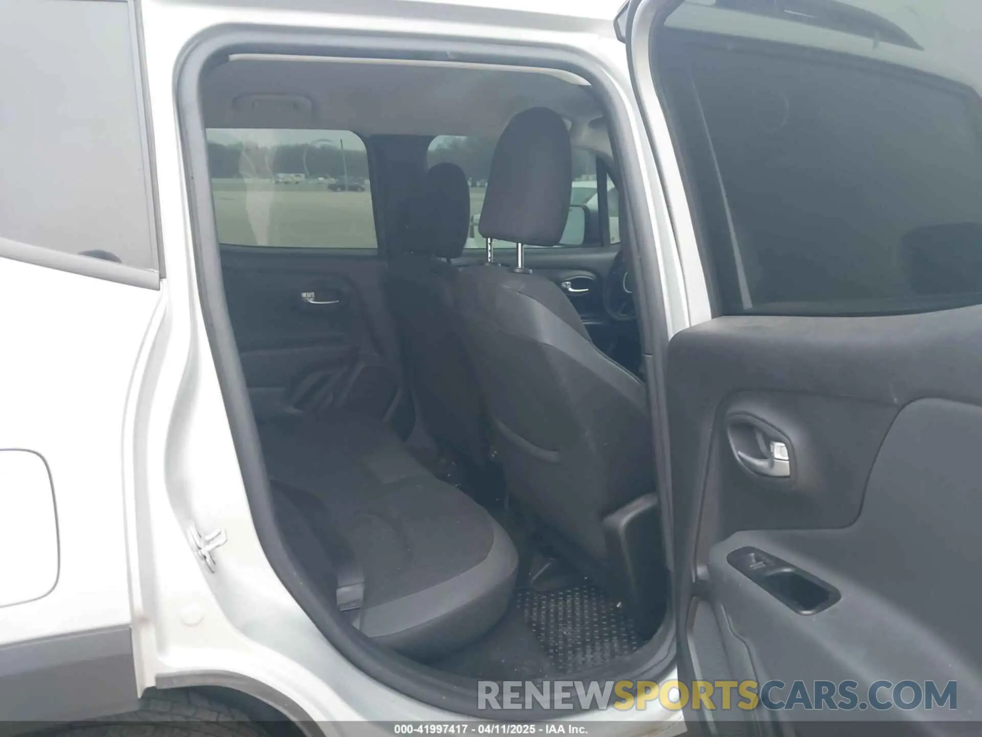 8 Photograph of a damaged car ZACNJABB5LPL18831 JEEP RENEGADE 2020