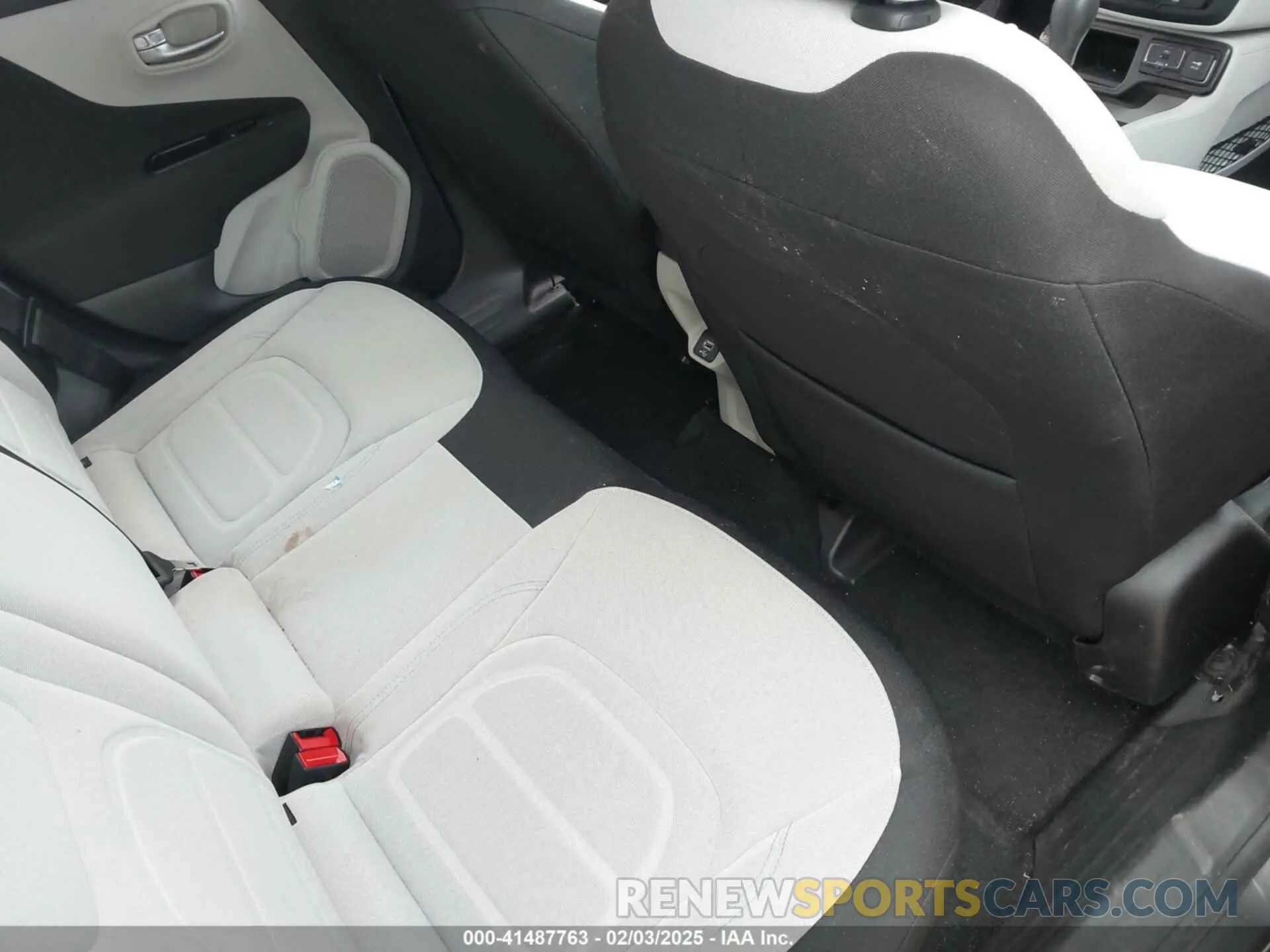 8 Photograph of a damaged car ZACNJABB6LPL62935 JEEP RENEGADE 2020