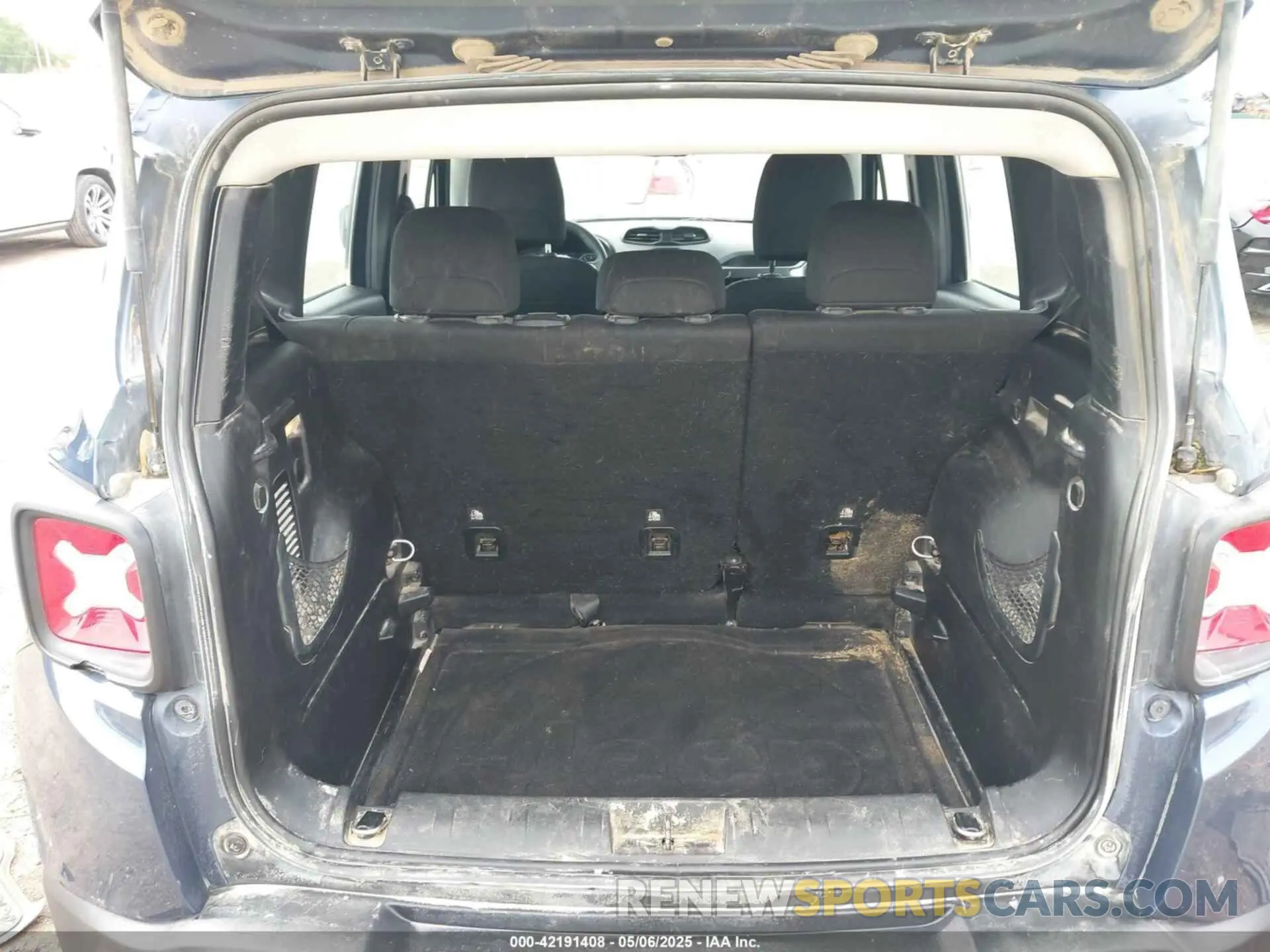 16 Photograph of a damaged car ZACNJBAB0LPL32160 JEEP RENEGADE 2020